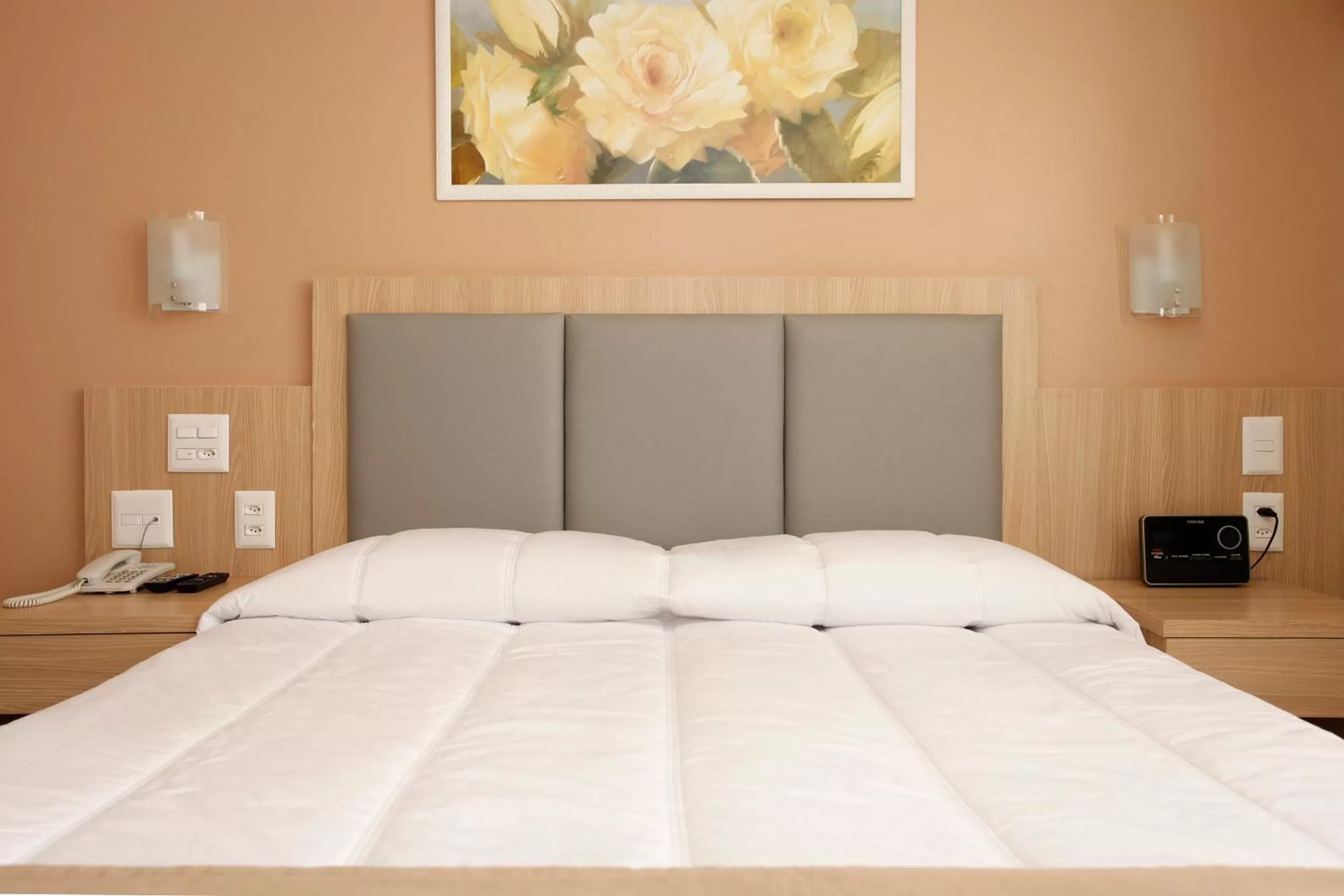 Bed in Elegance Praia Hotel