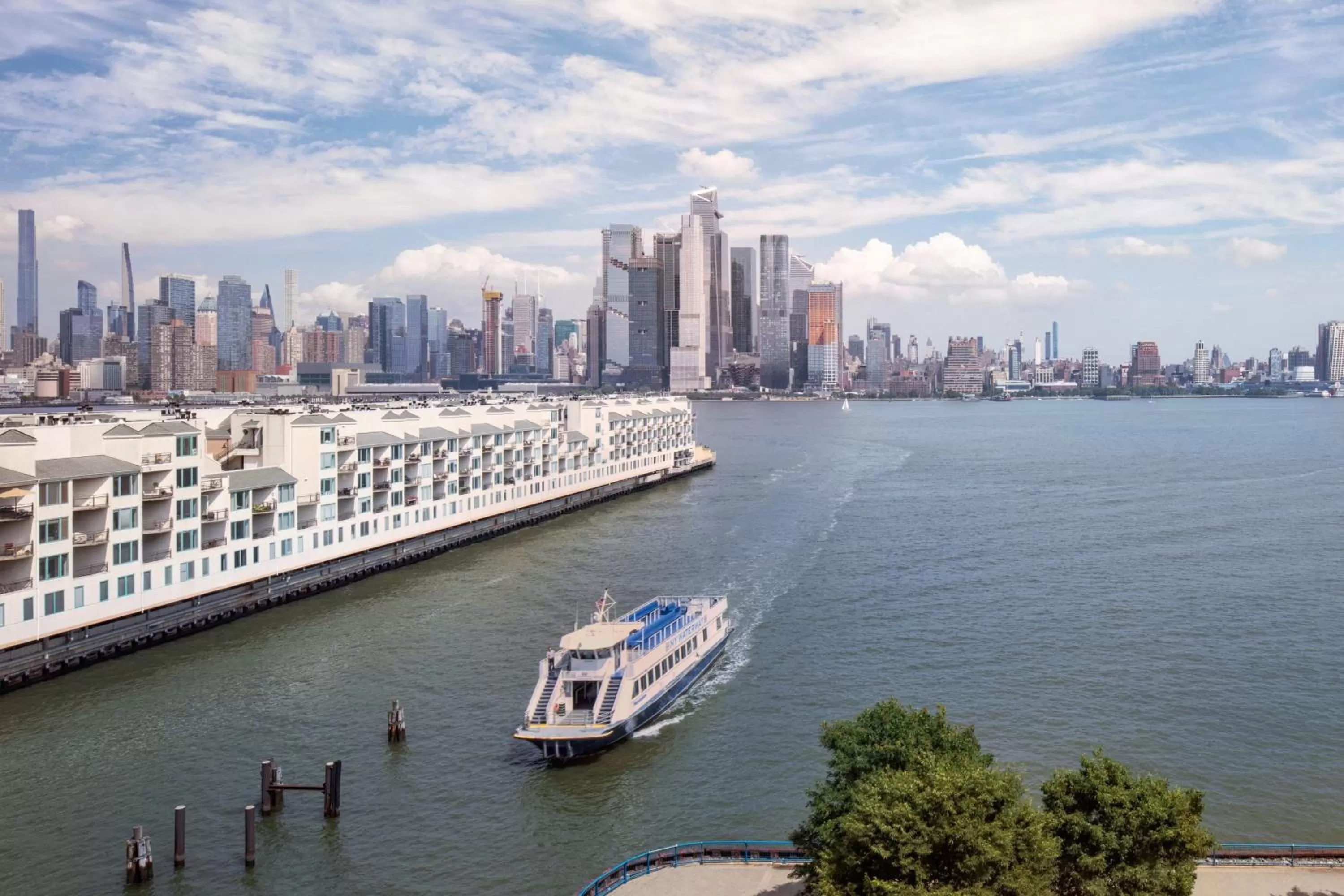 Photo of the whole room in Sheraton Lincoln Harbor Hotel