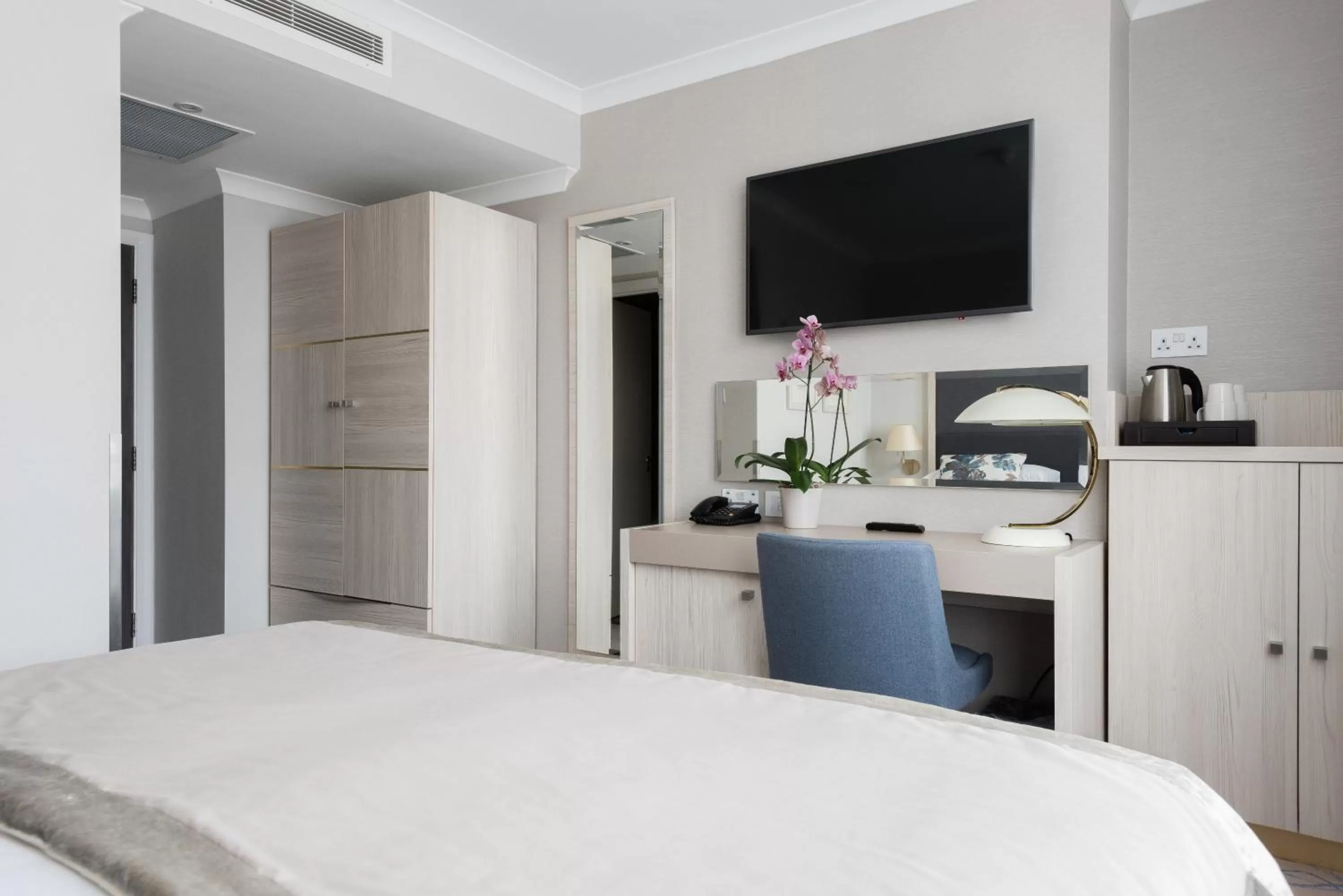 Bed in Blandford Hotel