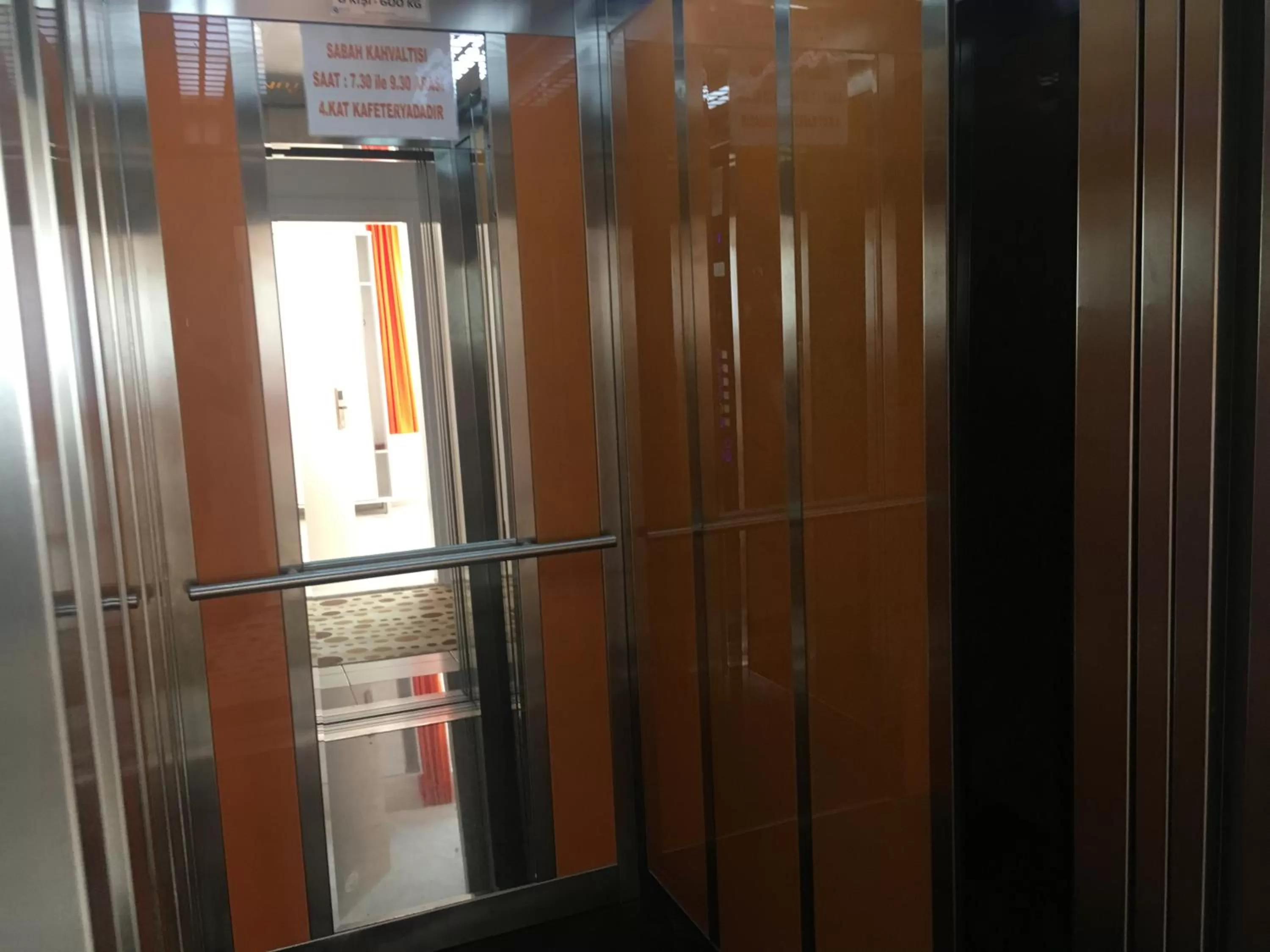 Lobby or reception, Bathroom in Mutado Hotel