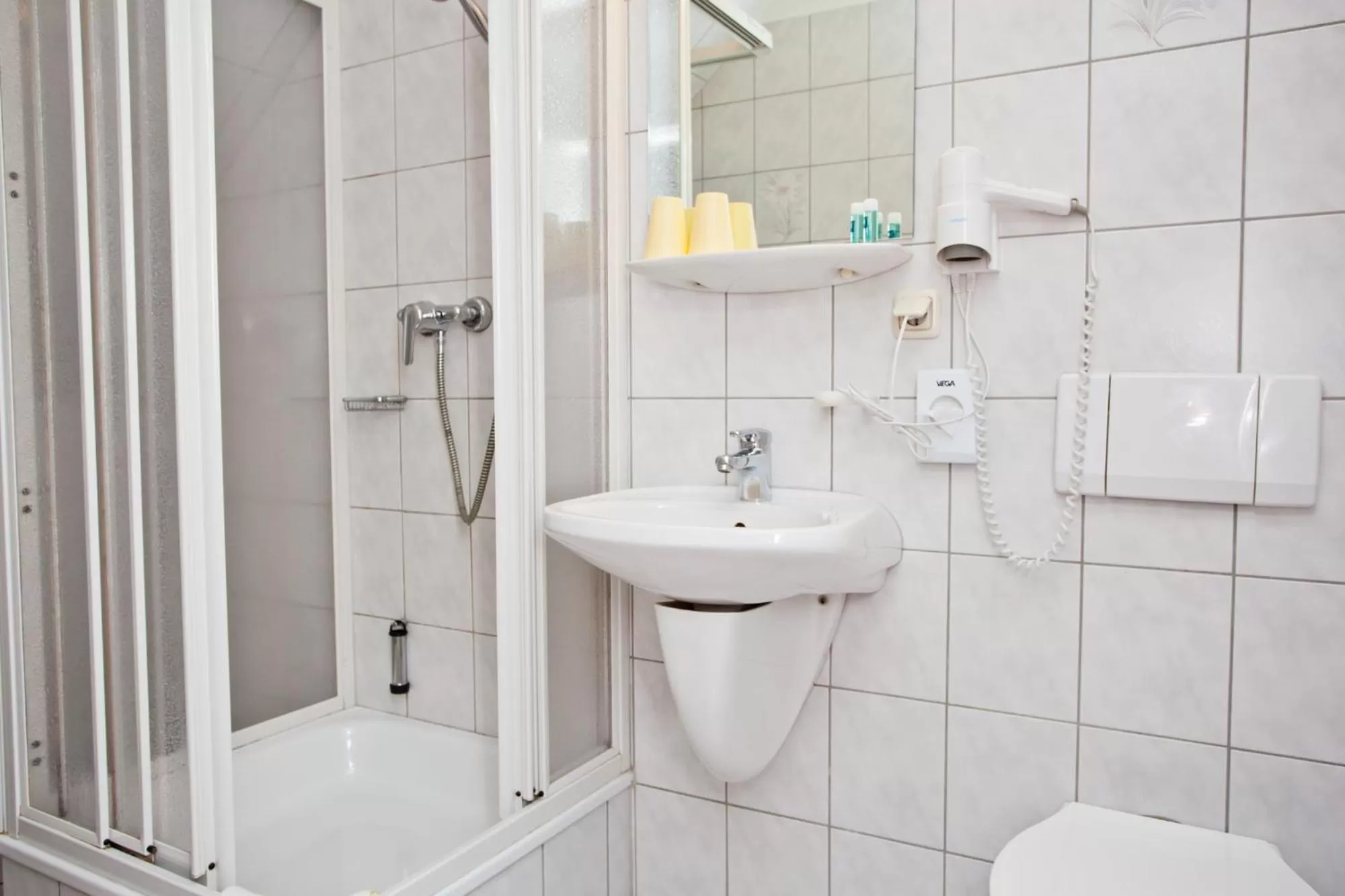 Toilet in Frühstückshotel Landgasthof Kramer