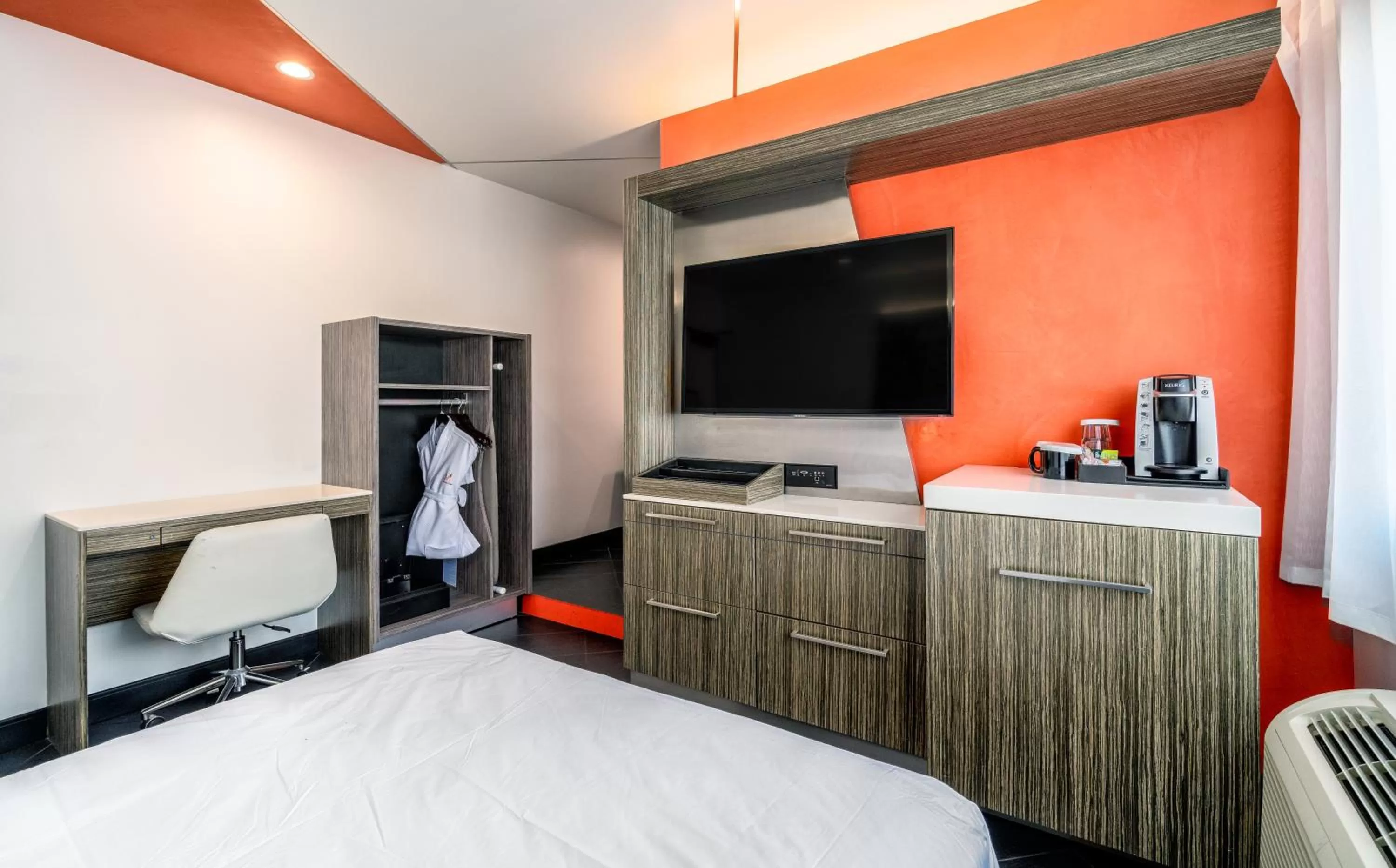 TV and multimedia, Bed in The Moment Hotel
