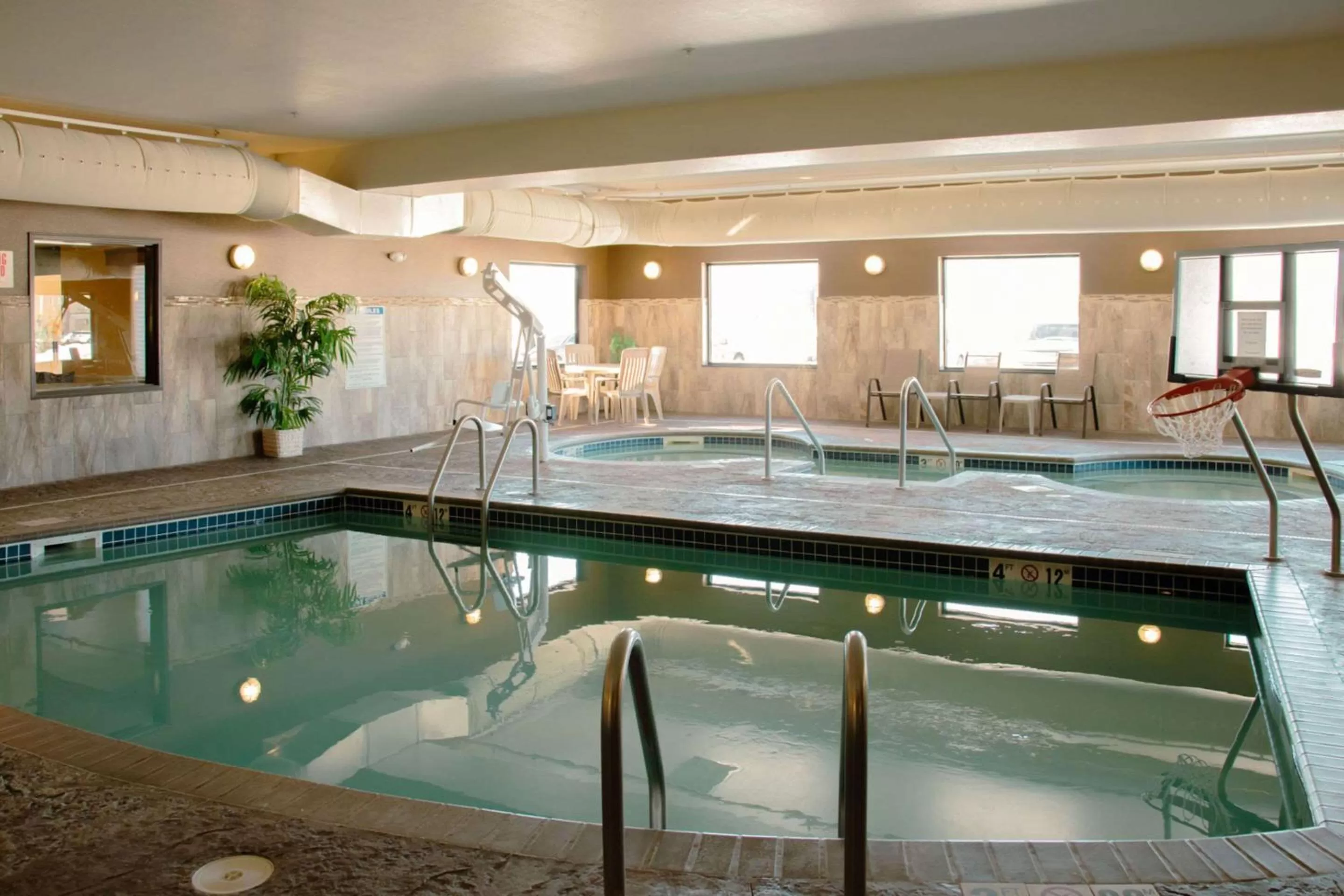 Swimming pool in Grand Forks Lodge and Suites