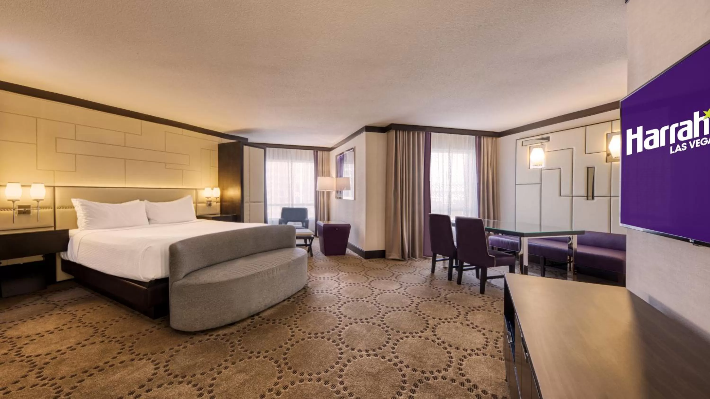 Valley Tower Studio Room, 1 King Bed, Non-Smoking in Harrah's Las Vegas, A Caesars Destination