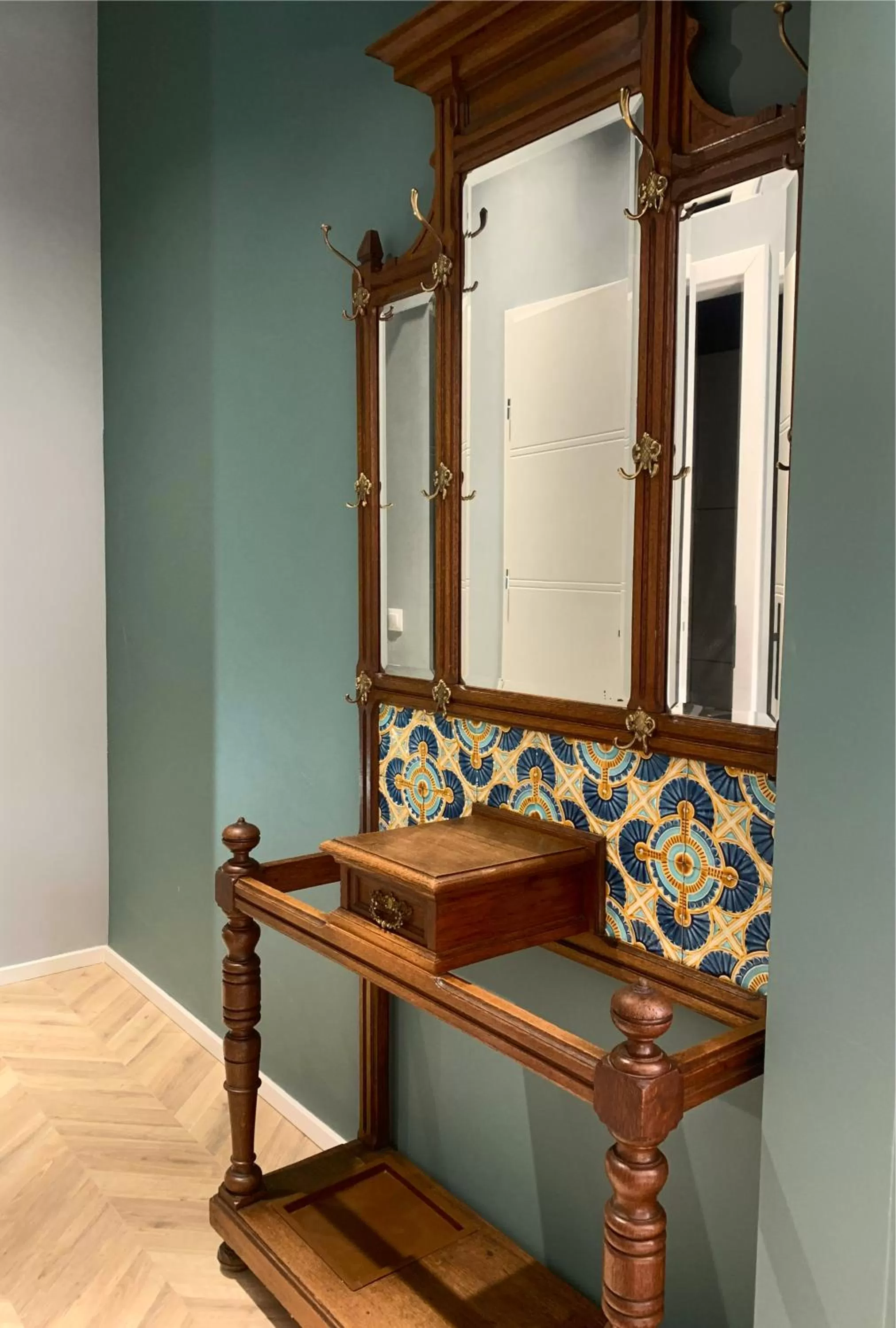 Decorative detail in Apartamenty Piotrkowska 28 by Good Time