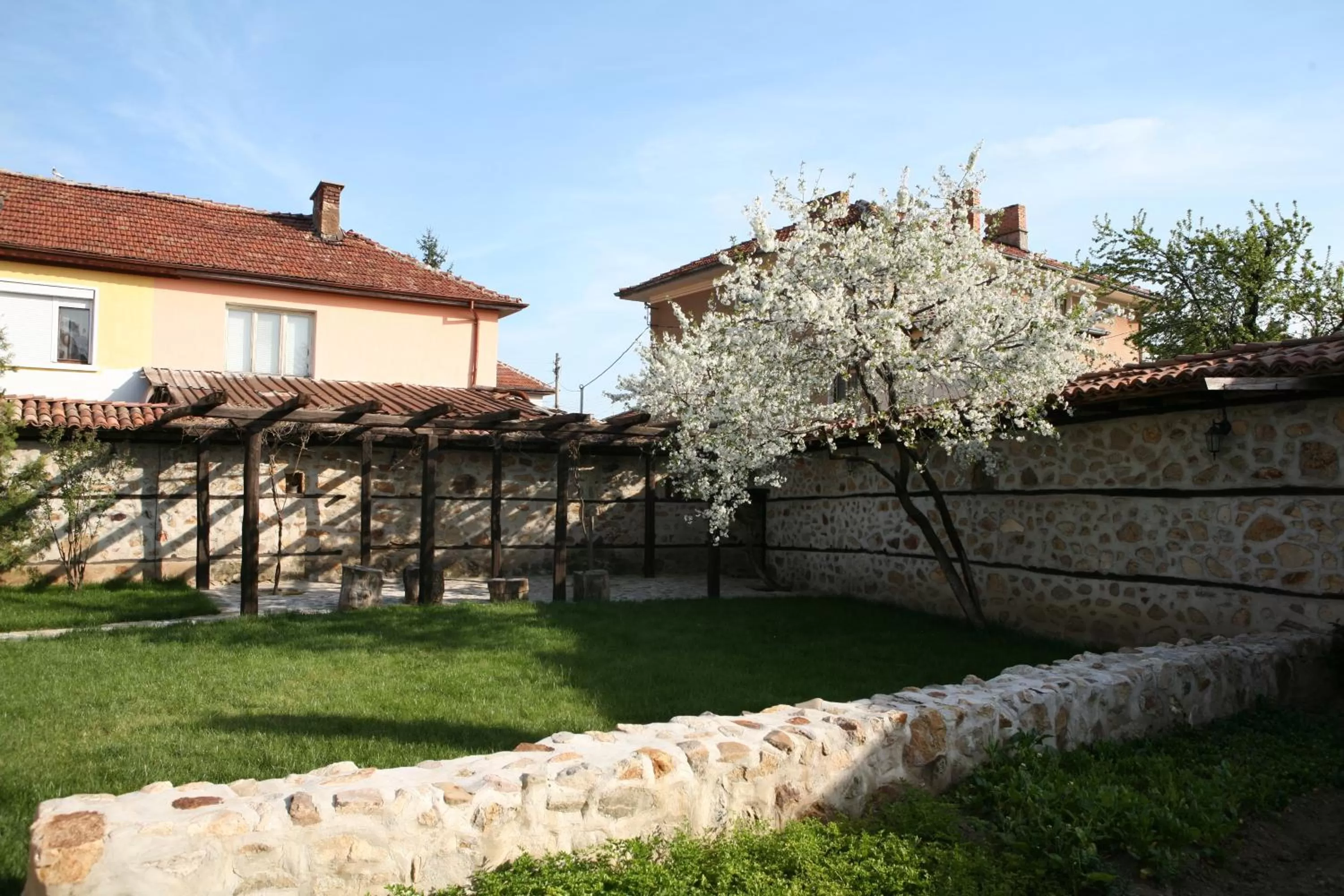 Garden, Property Building in Djudjeva Kyshta Hotel
