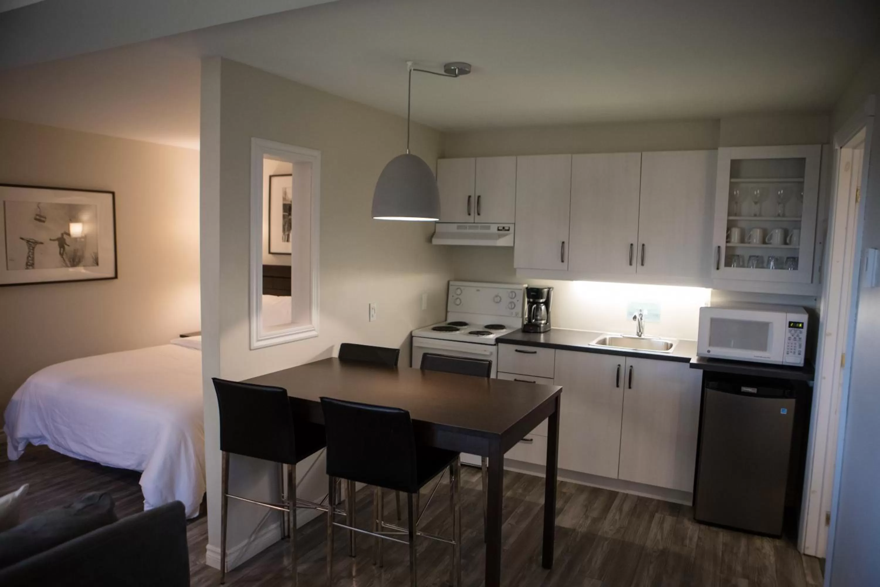 Kitchen/Kitchenette in Le Montagnard, Auberge Hôtel & Chalets