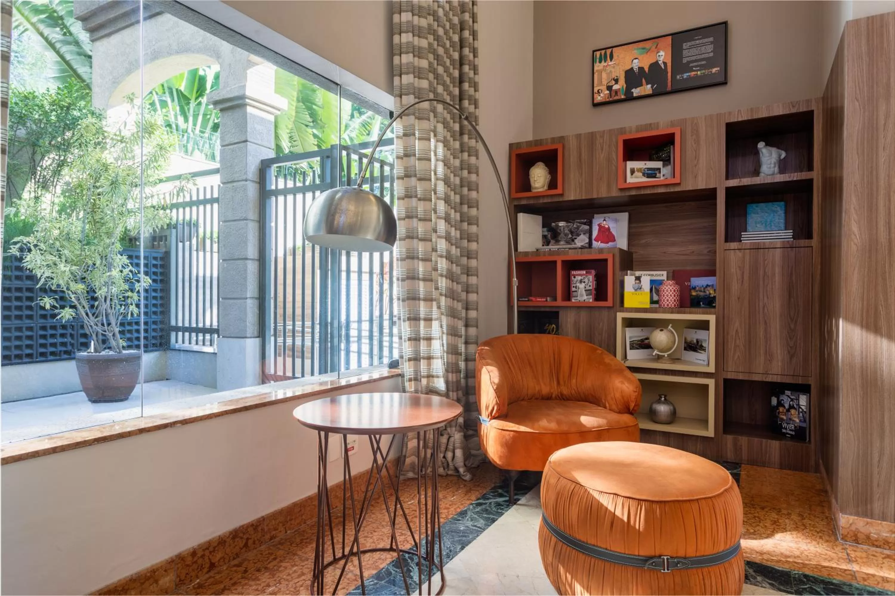 Library in Mercure Sao Paulo JK