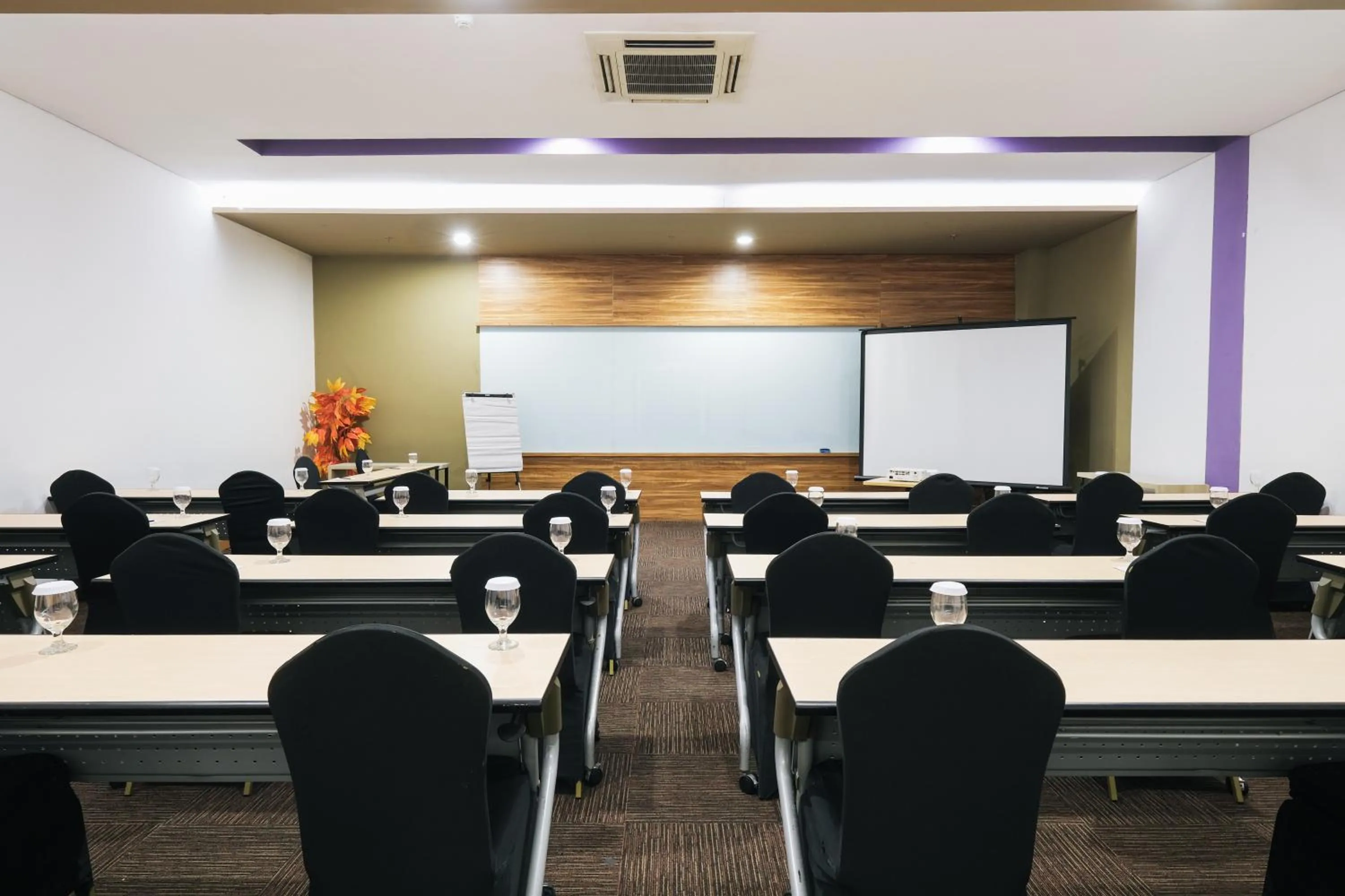 Meeting/conference room in Luminor Hotel Metro Indah Bandung - Free Breakfast - Free Exclusive Gym - Free Aesthetic Afternoon Tea or Coffee