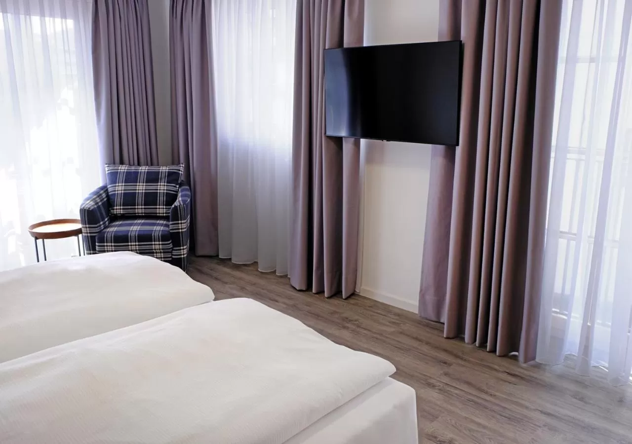 Bedroom, Bed in Hotel Bayerischer Hof