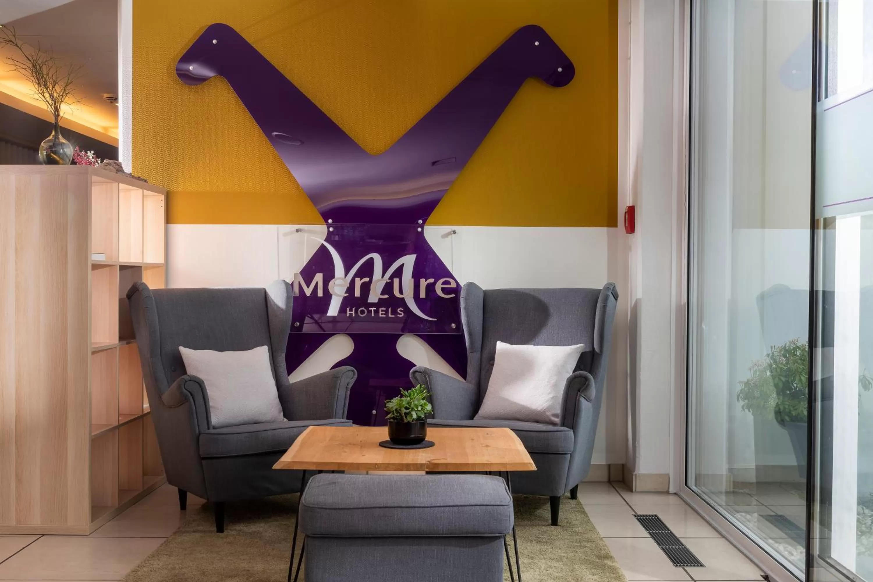 Lobby or reception in Mercure Hotel Düsseldorf Süd