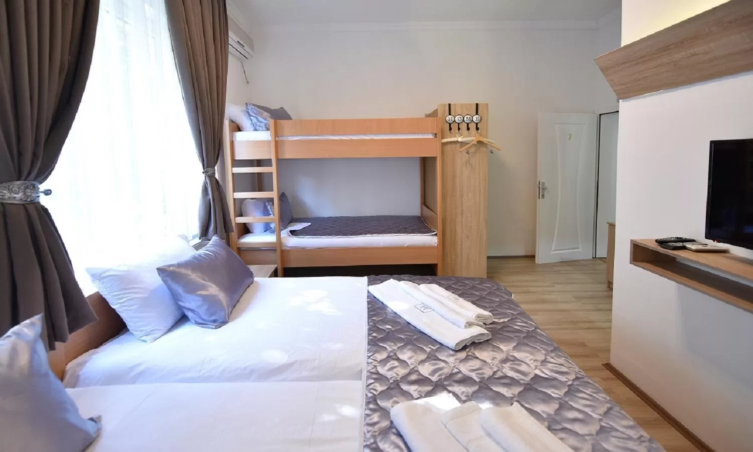 Bed in Villa Nina Hotel & Lounge bar