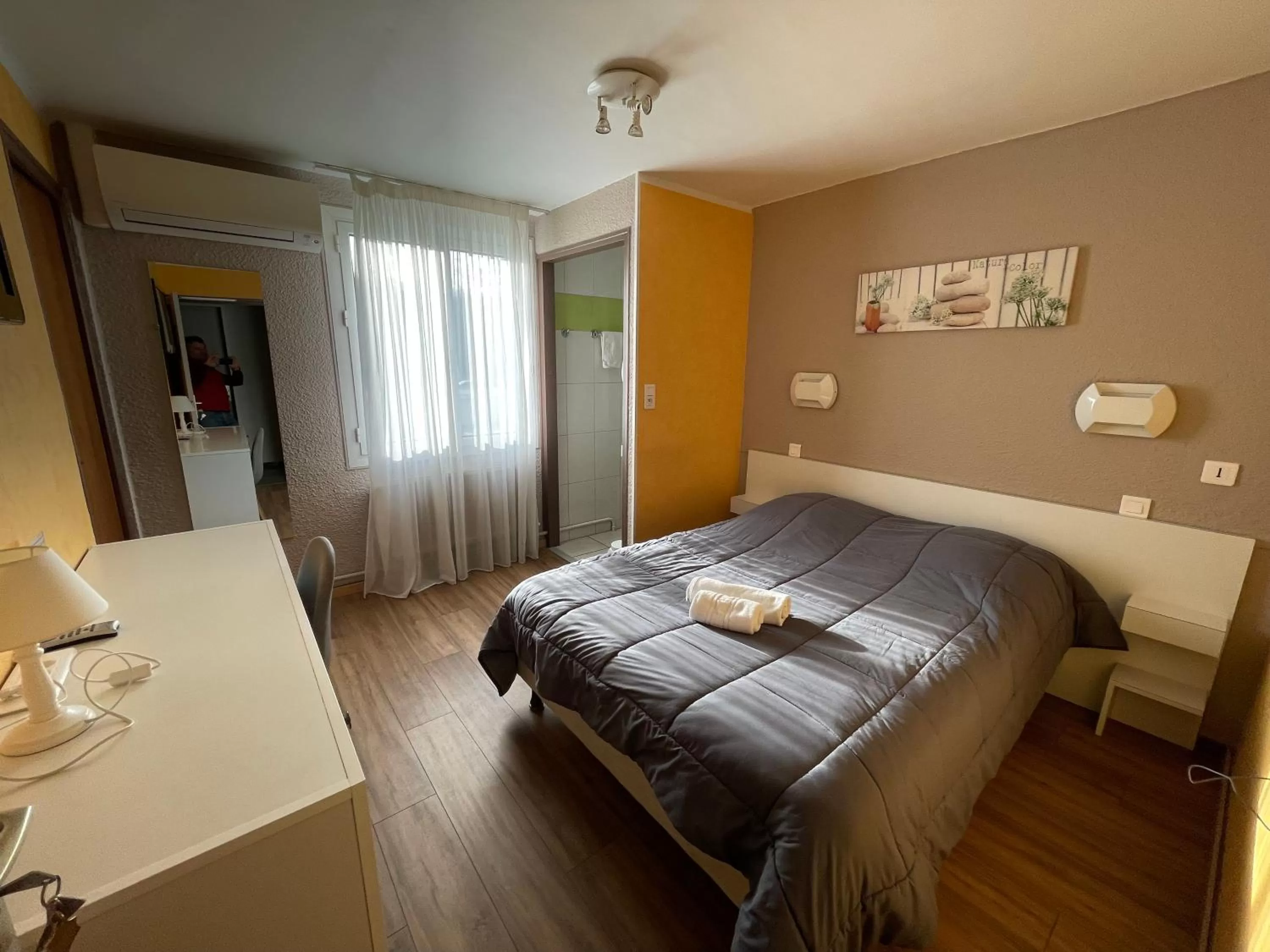 Bed in Hotel Les Chênes