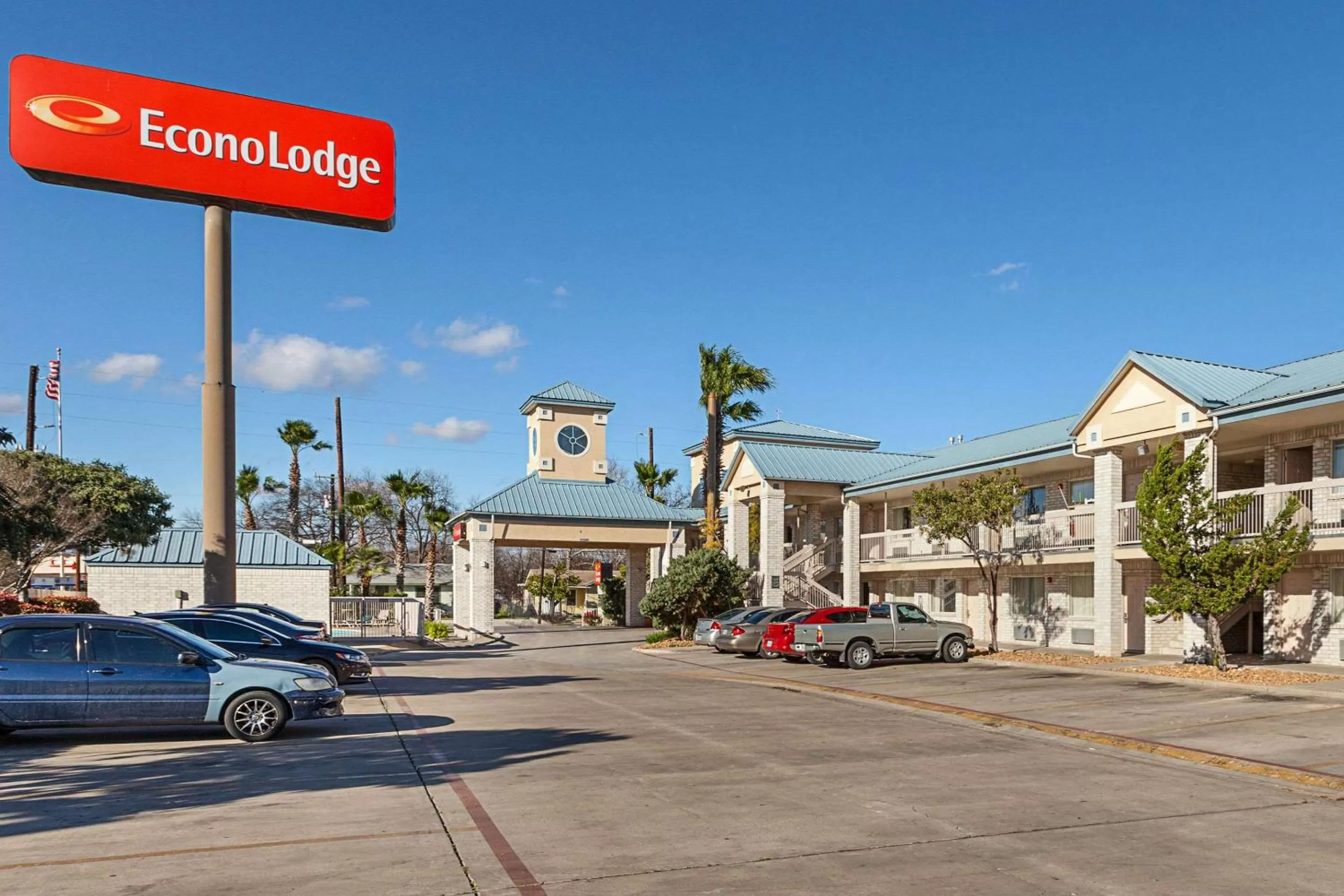 Property building in Econo Lodge San Antonio South