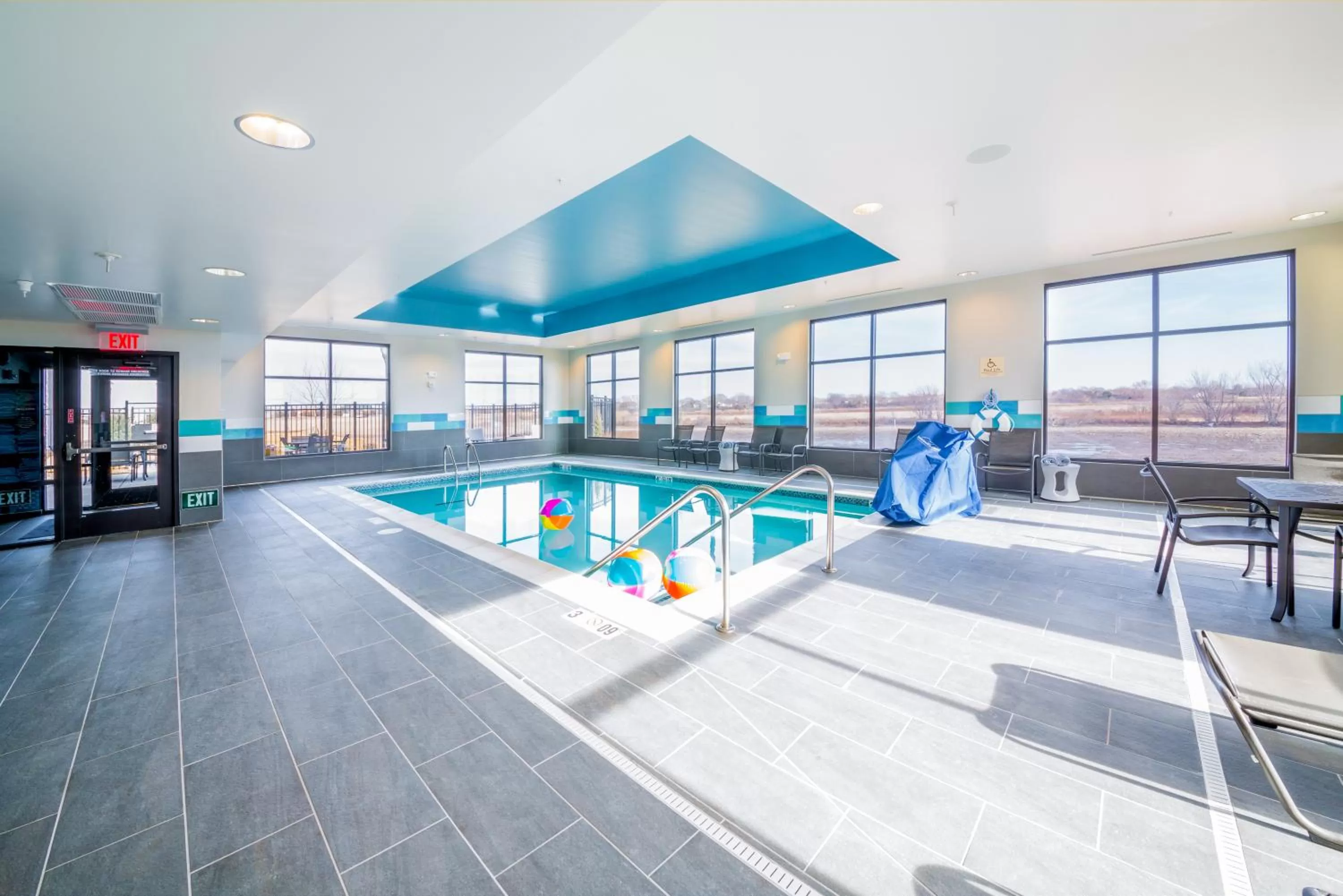 Swimming pool in Hampton Inn By Hilton Wichita Northwest