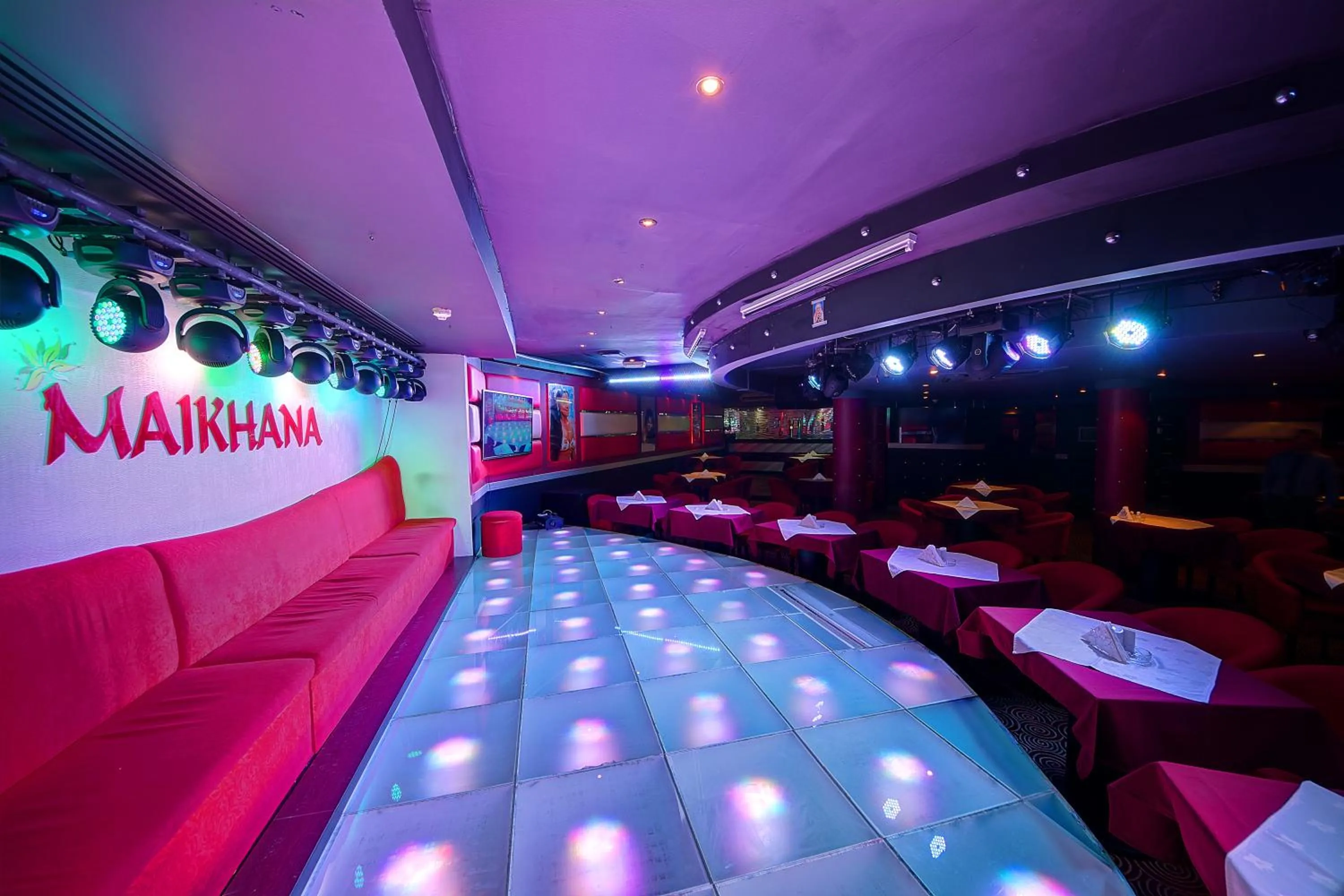 Restaurant/places to eat in Ascot Hotel