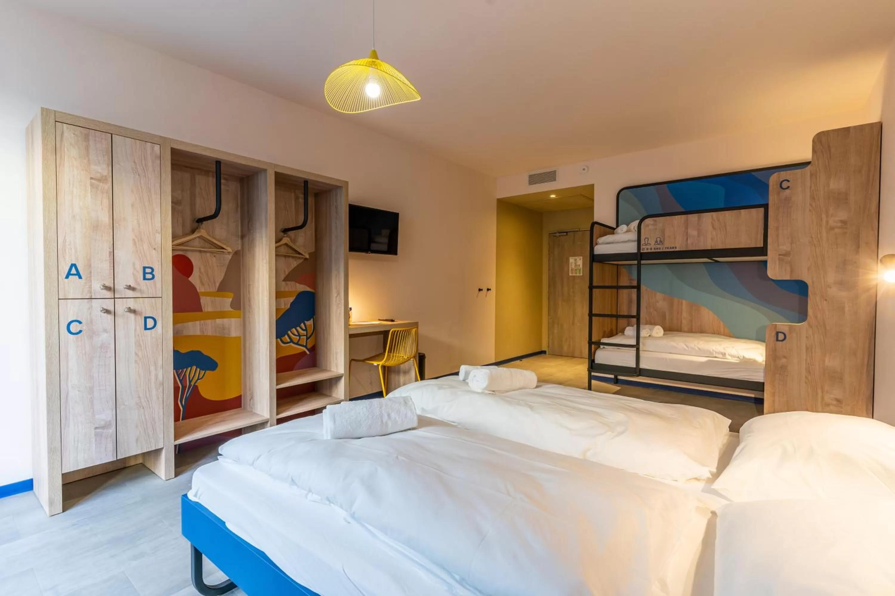 Bedroom, Bunk Bed in MEININGER Marseille Centre la Joliette