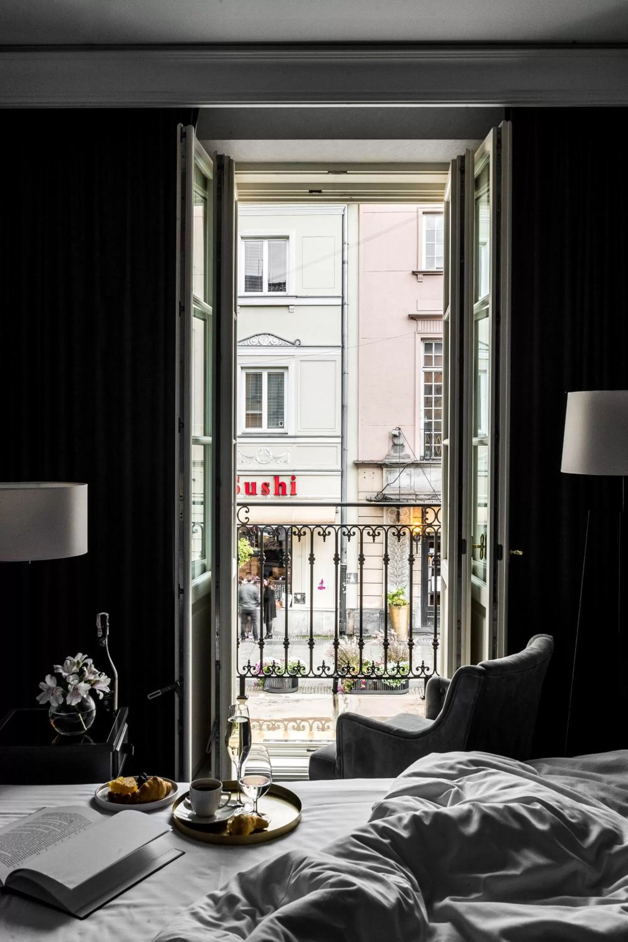 Bed in Hotel Teatro Boutique Old Town - Destigo Hotels