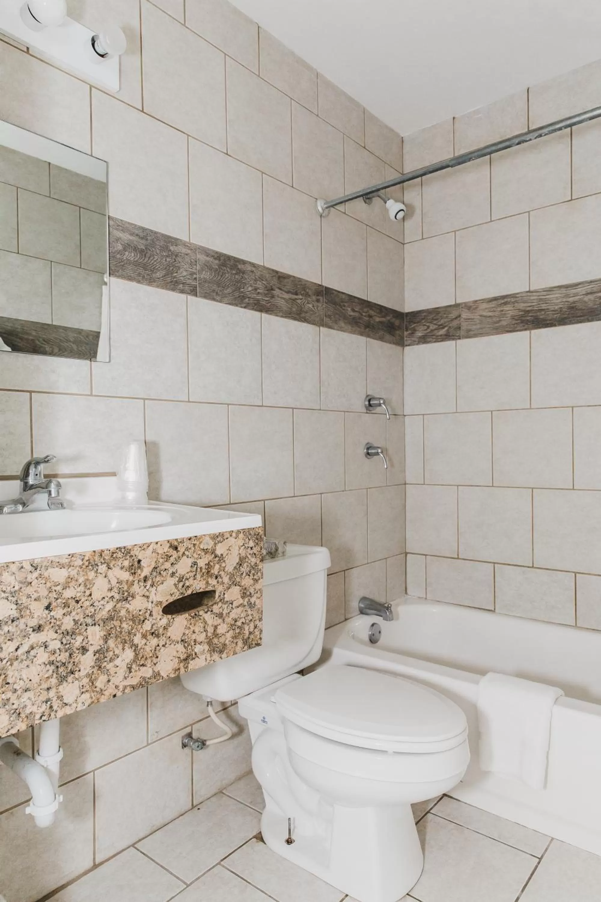 Bathroom in Heart of Wildwood Motel