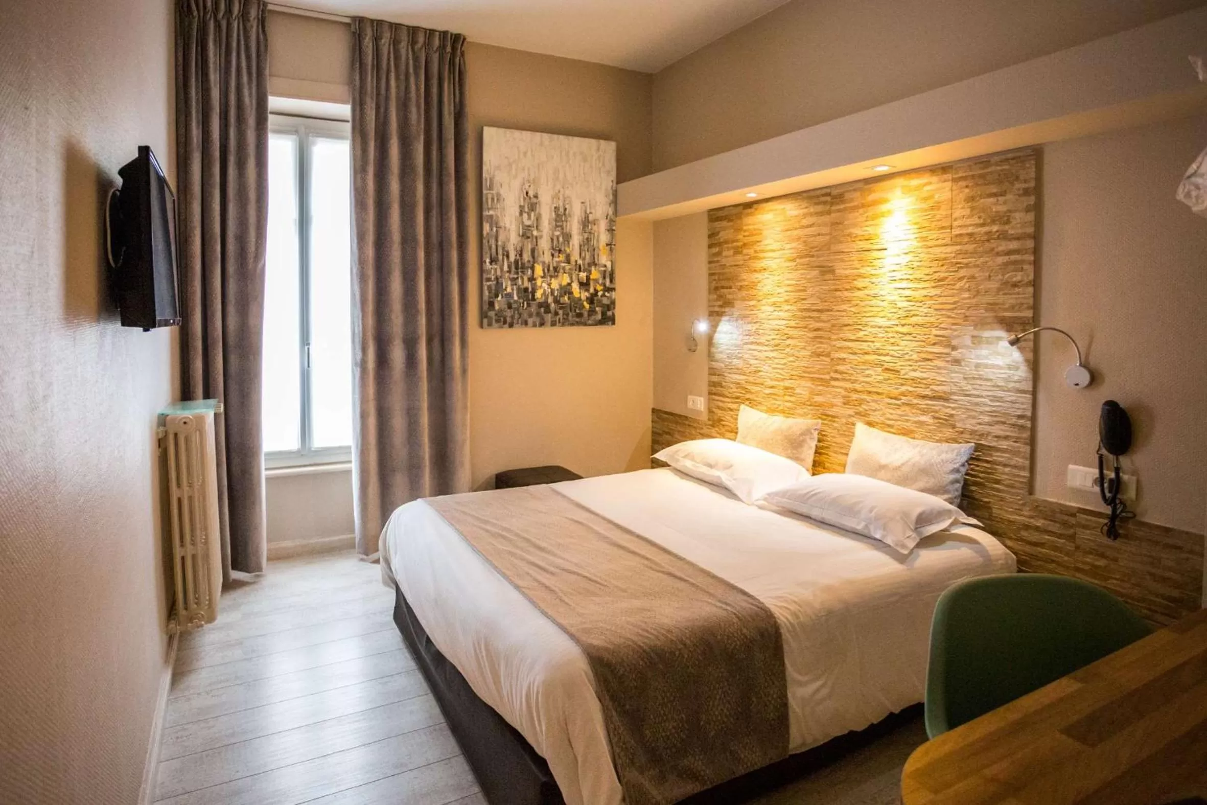 Photo of the whole room, Bed in Best Western Hôtel Des Voyageurs