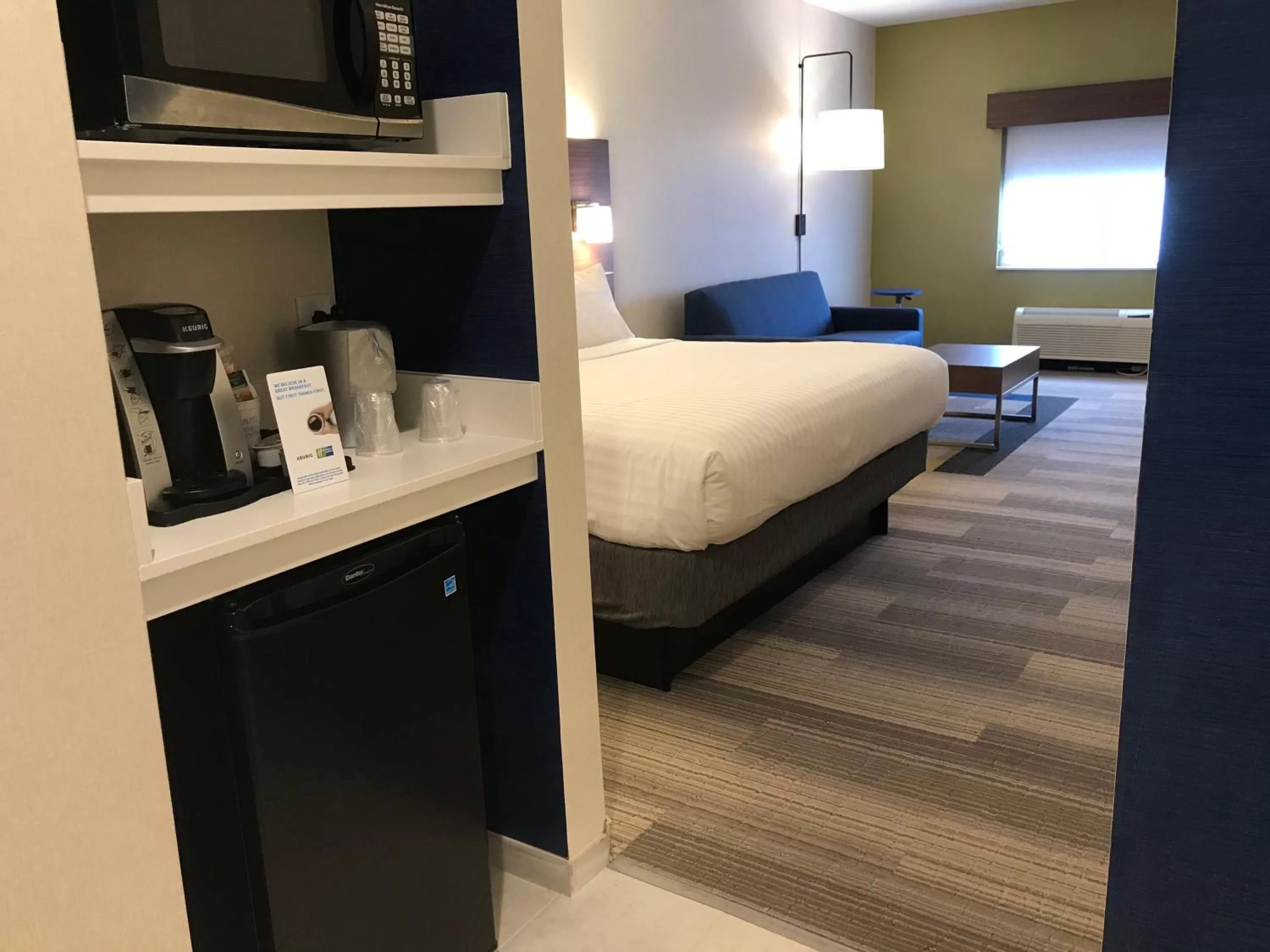 Bed in Holiday Inn Express Rochester-Victor by IHG