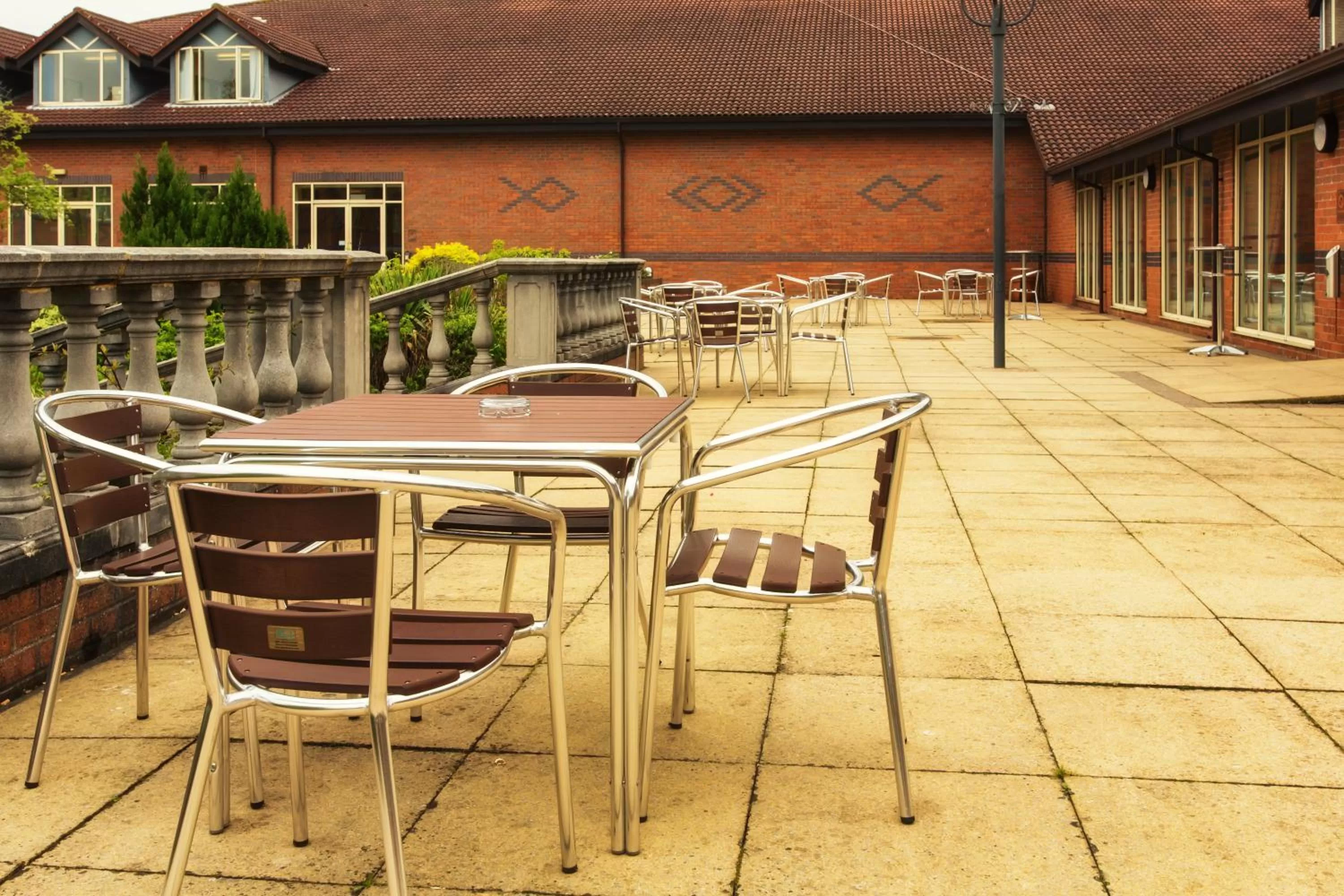 Patio in Mercure Daventry Court Hotel