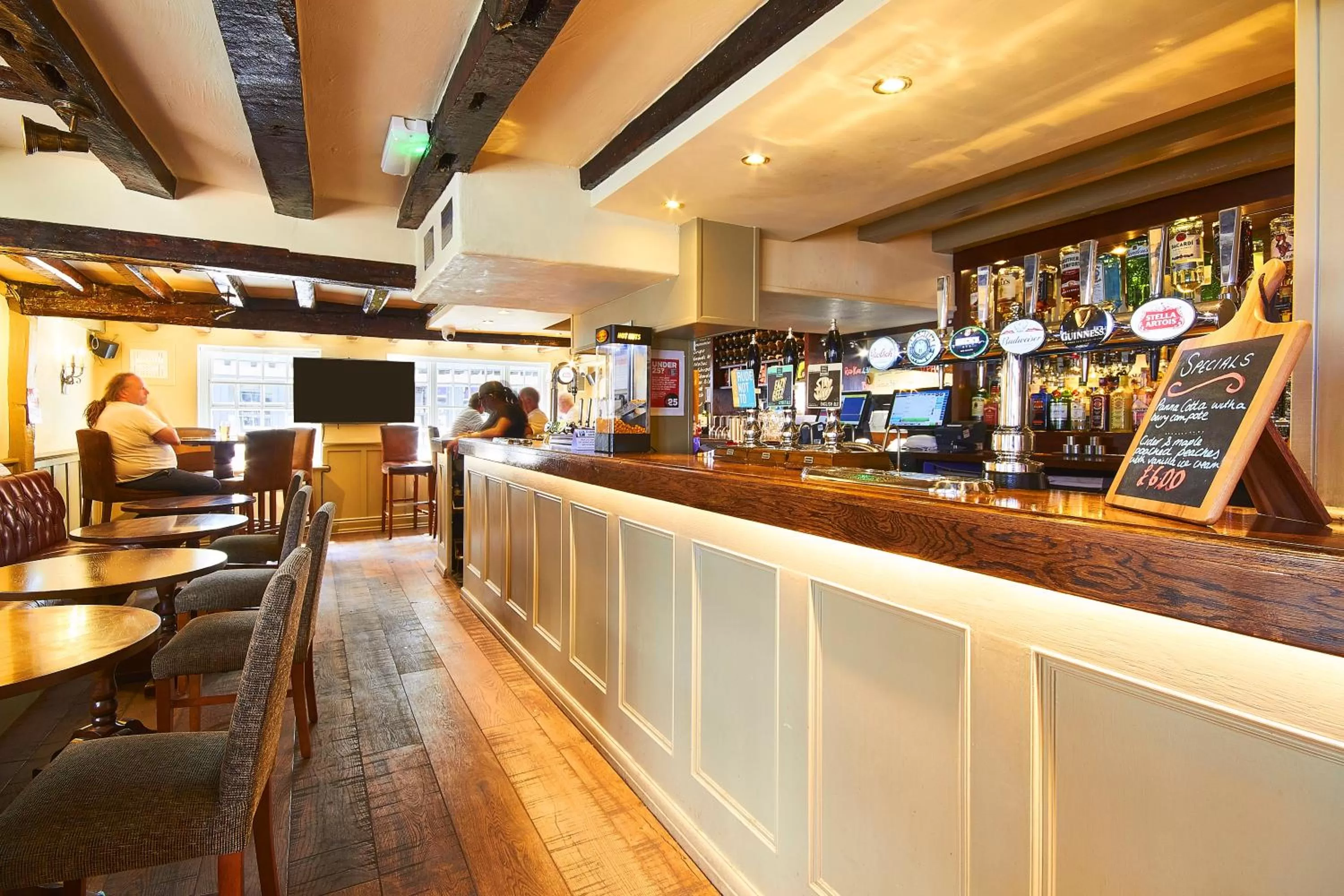 Food and drinks in The George Hotel