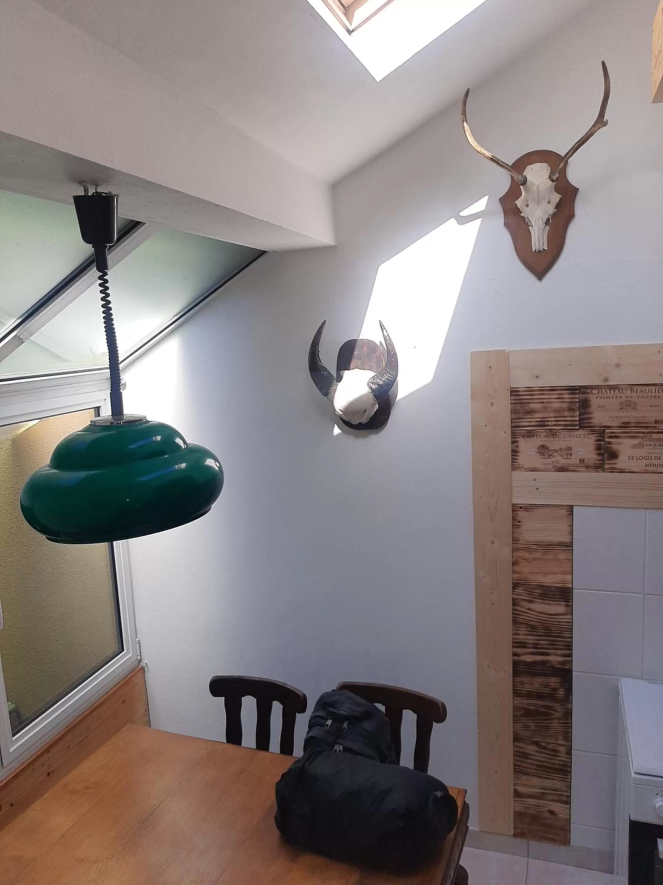 kitchen, Seating Area in Golden Lion