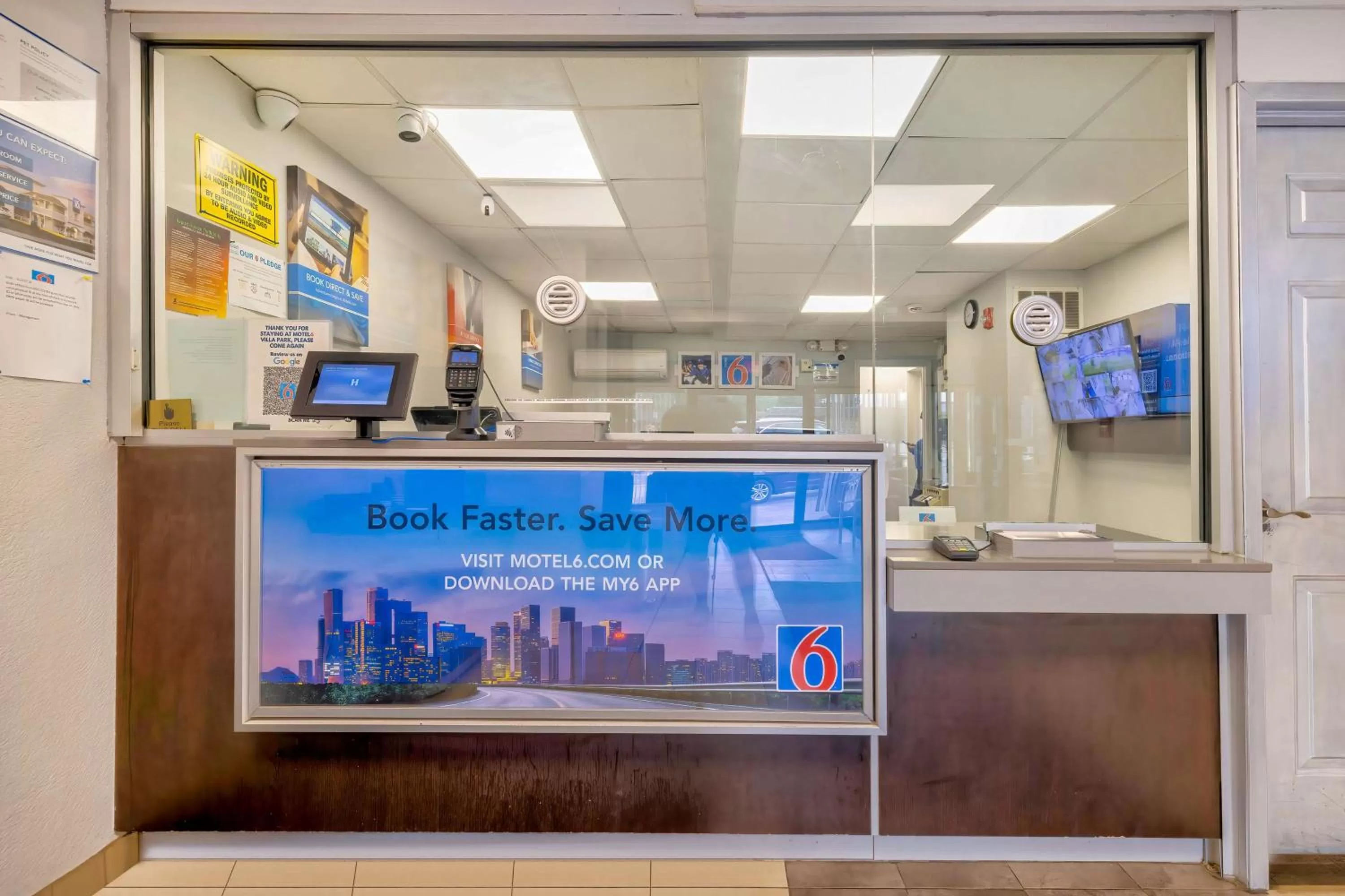 Lobby or reception in Motel 6-Villa Park, IL - Chicago West