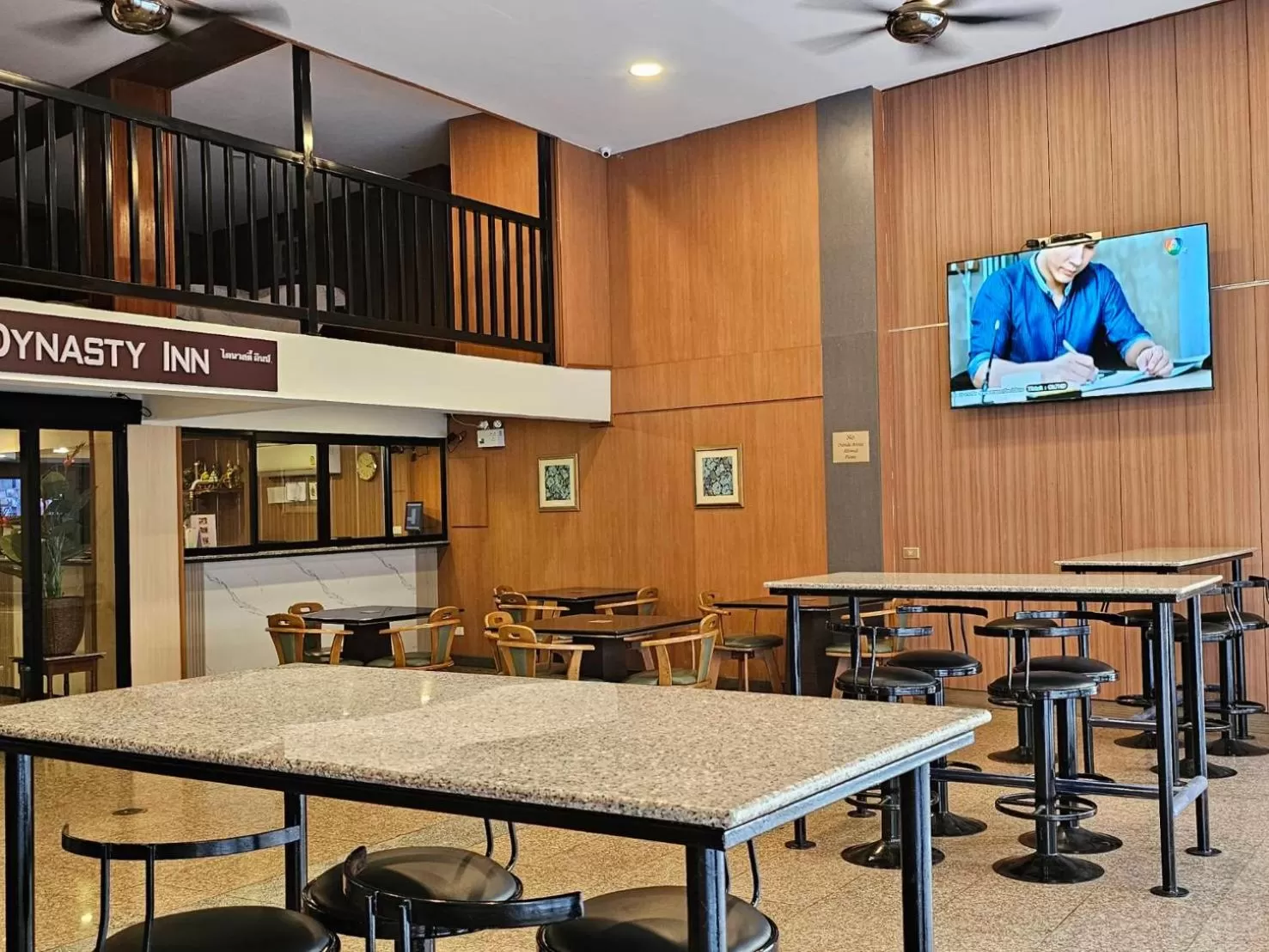 Restaurant/Places to Eat in Dynasty Inn