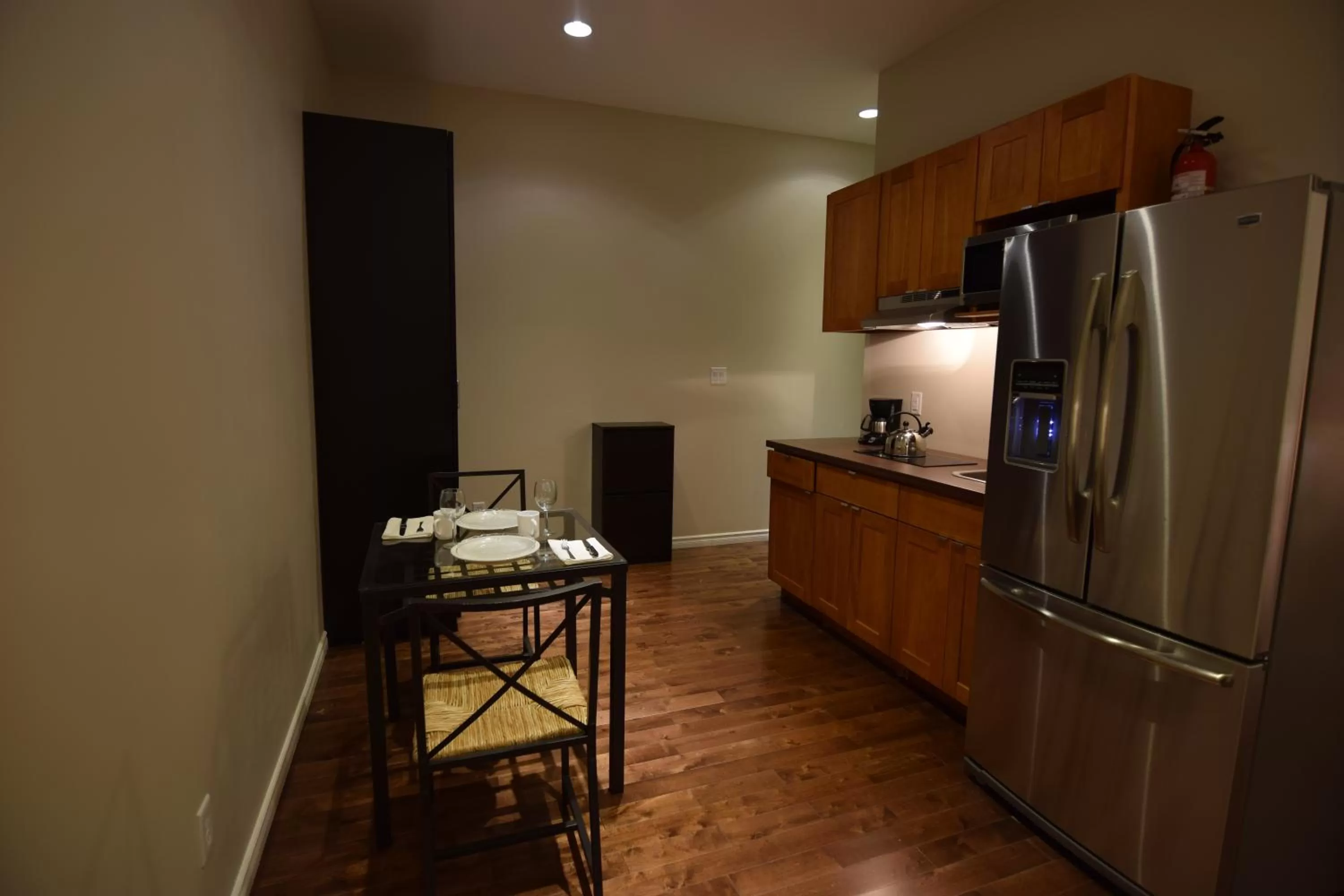 Kitchen or kitchenette in The Lion Inn & Suites