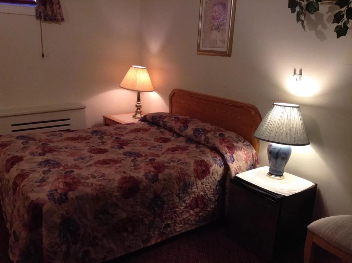 Bed in Lakeview Hotel