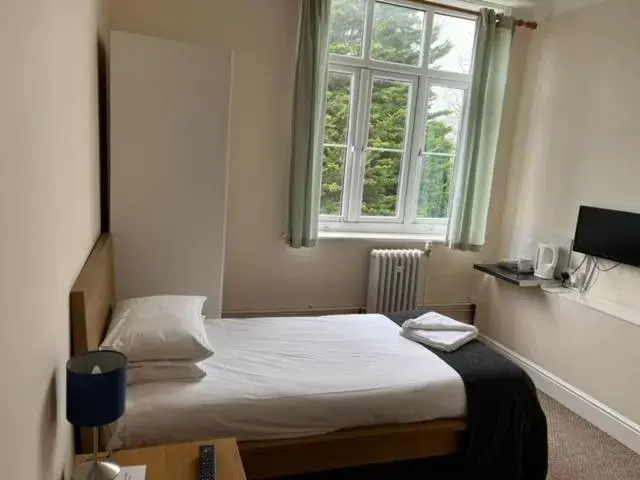 Basic Single Room in The Admiral Cunningham Hotel Basic Single Room in The Admiral Cunningham Hotel