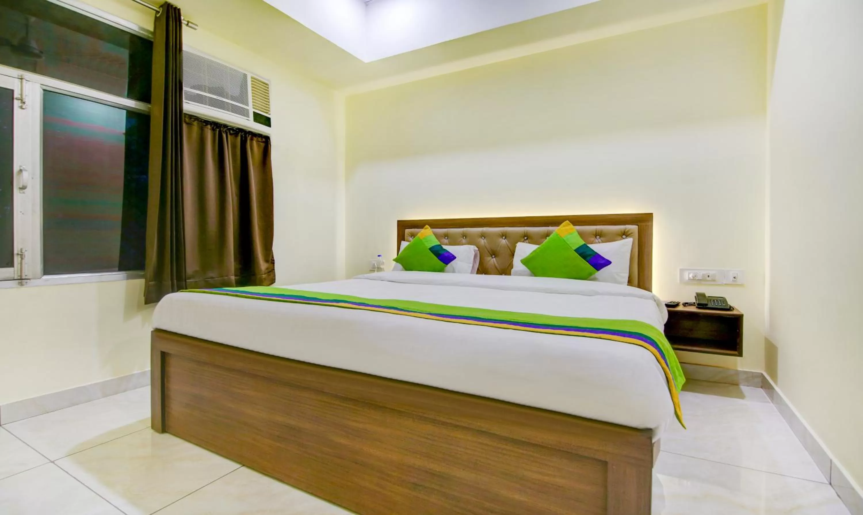 Bedroom, Bed in Itsy by Treebo - Oasis Inn