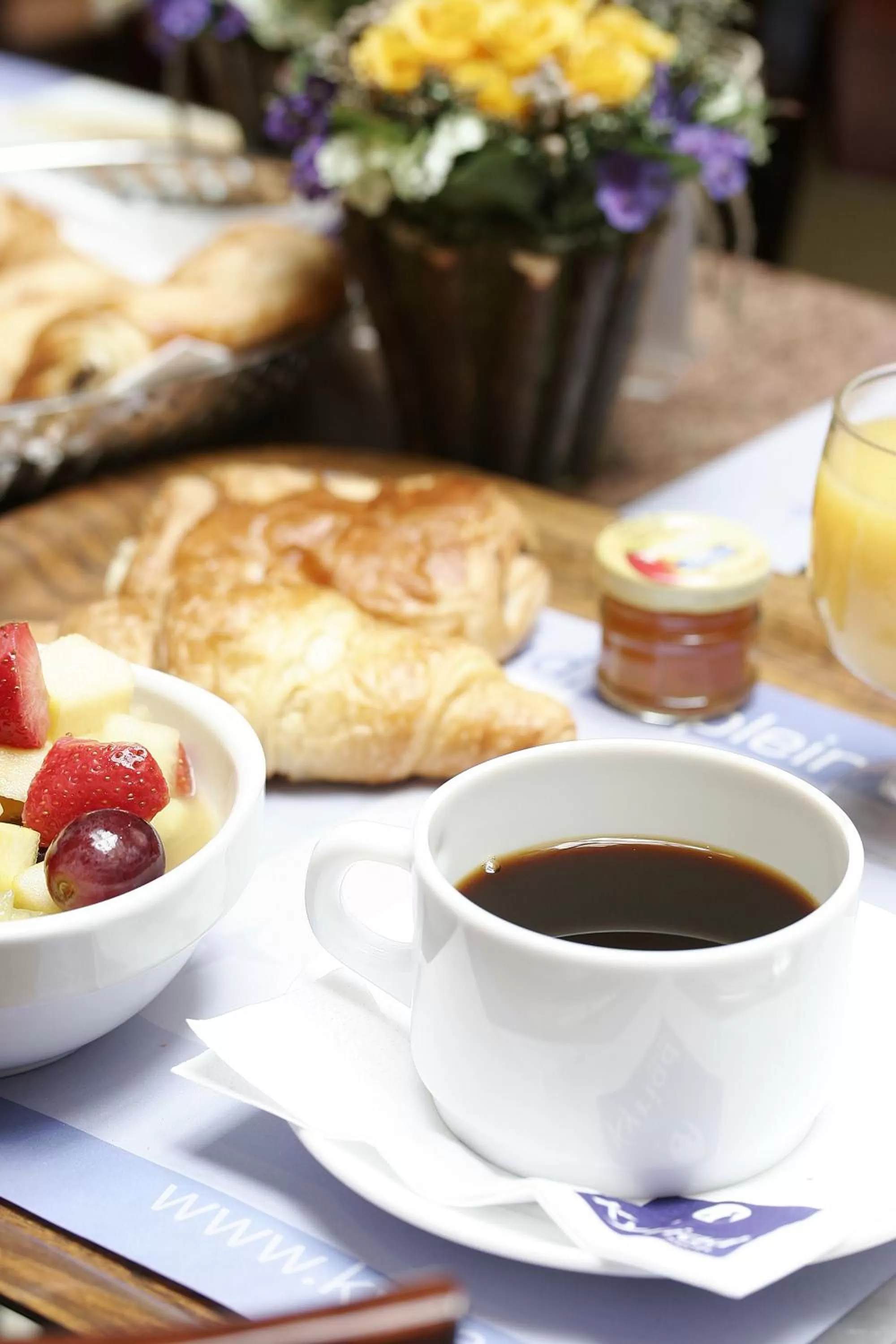 Food and drinks in Kyriad Hotel XIII Italie Gobelins