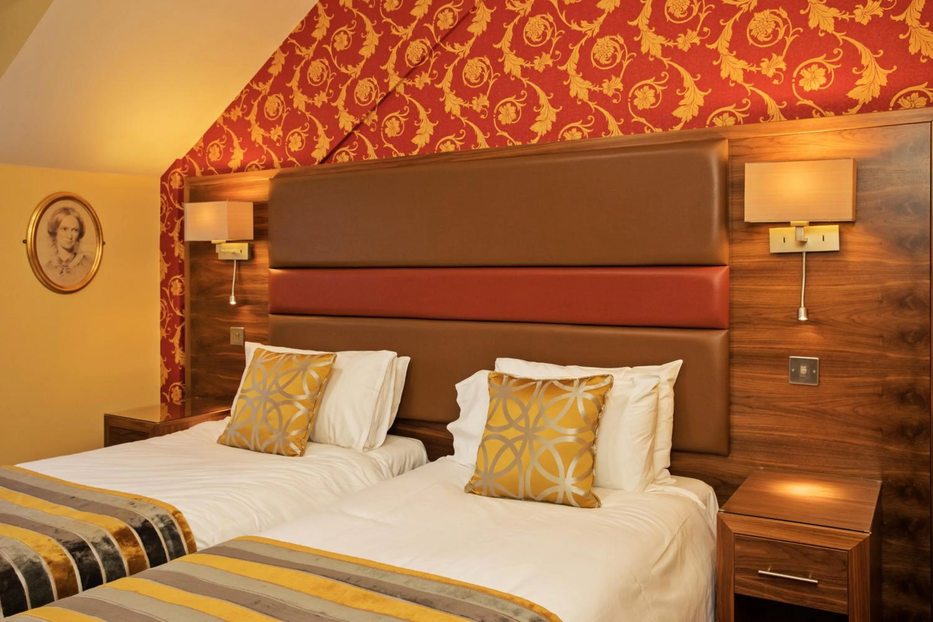 Bedroom, Bed in Rogerthorpe Manor Hotel