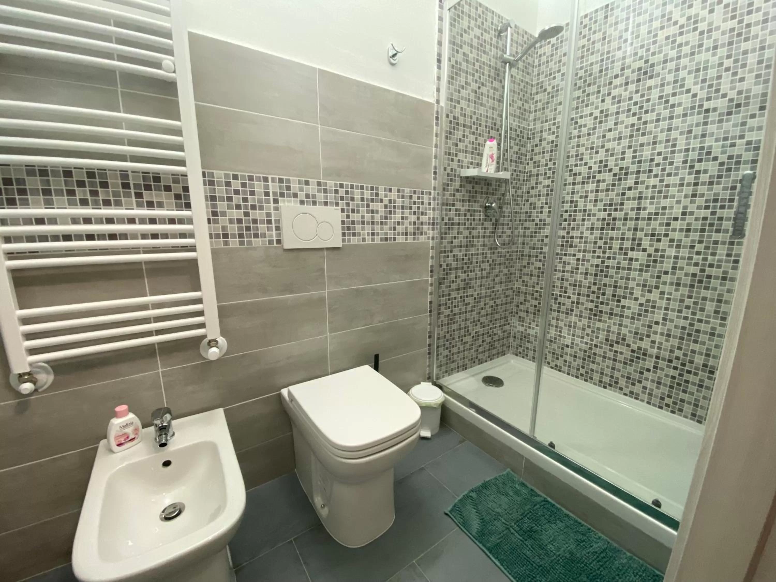 Shower, Bathroom in B&B Alpaca Biella