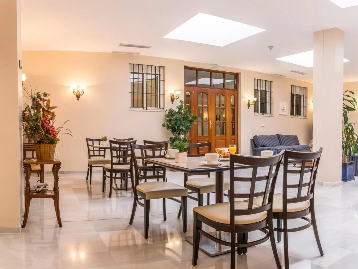 Communal lounge/ TV room in Hotel Gran Avenida