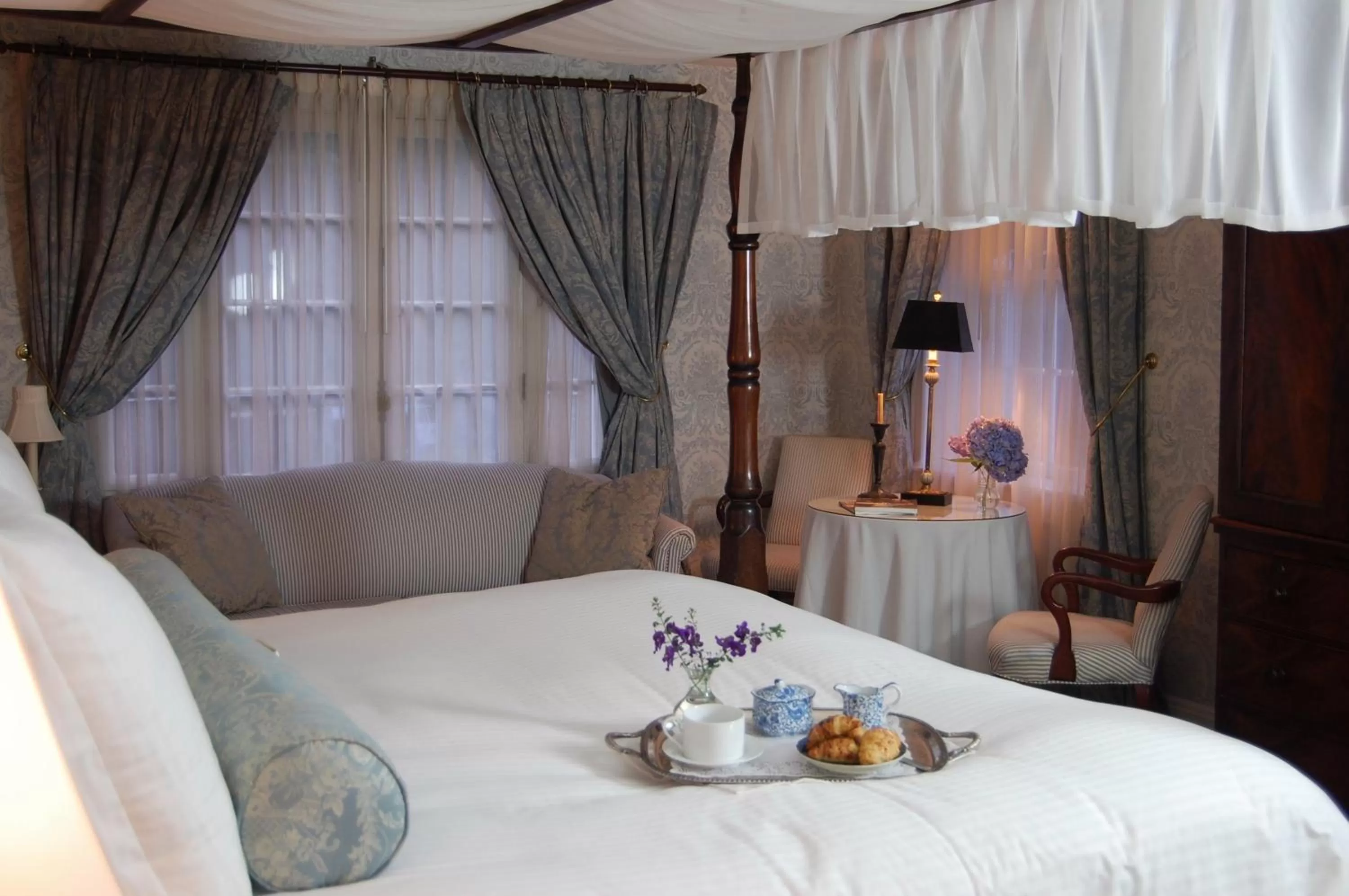 Photo of the whole room, Bed in Simsbury 1820 House