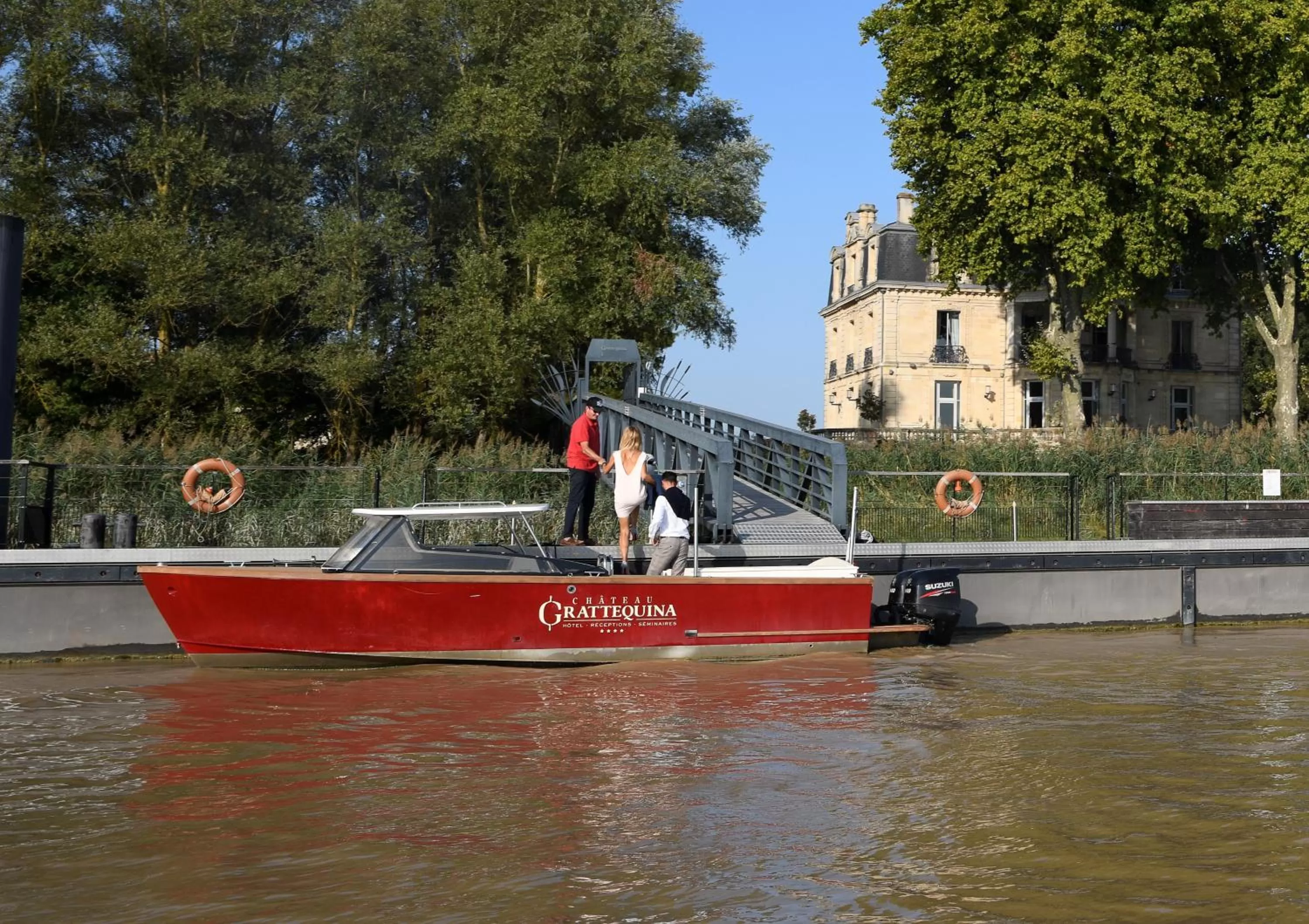 shuttle in Château Grattequina Hôtel