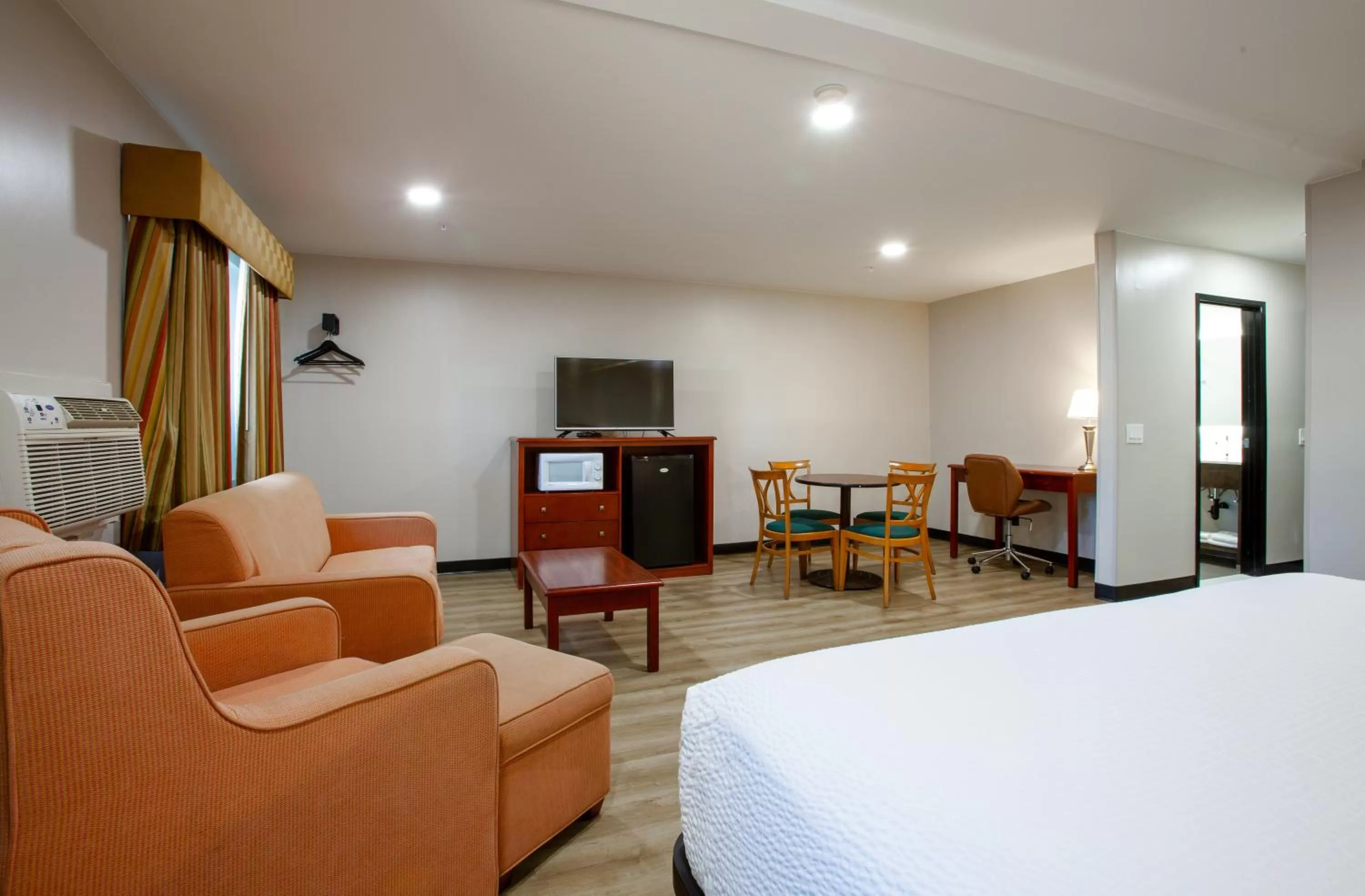 Deluxe King Suite in voco Flagstaff by IHG