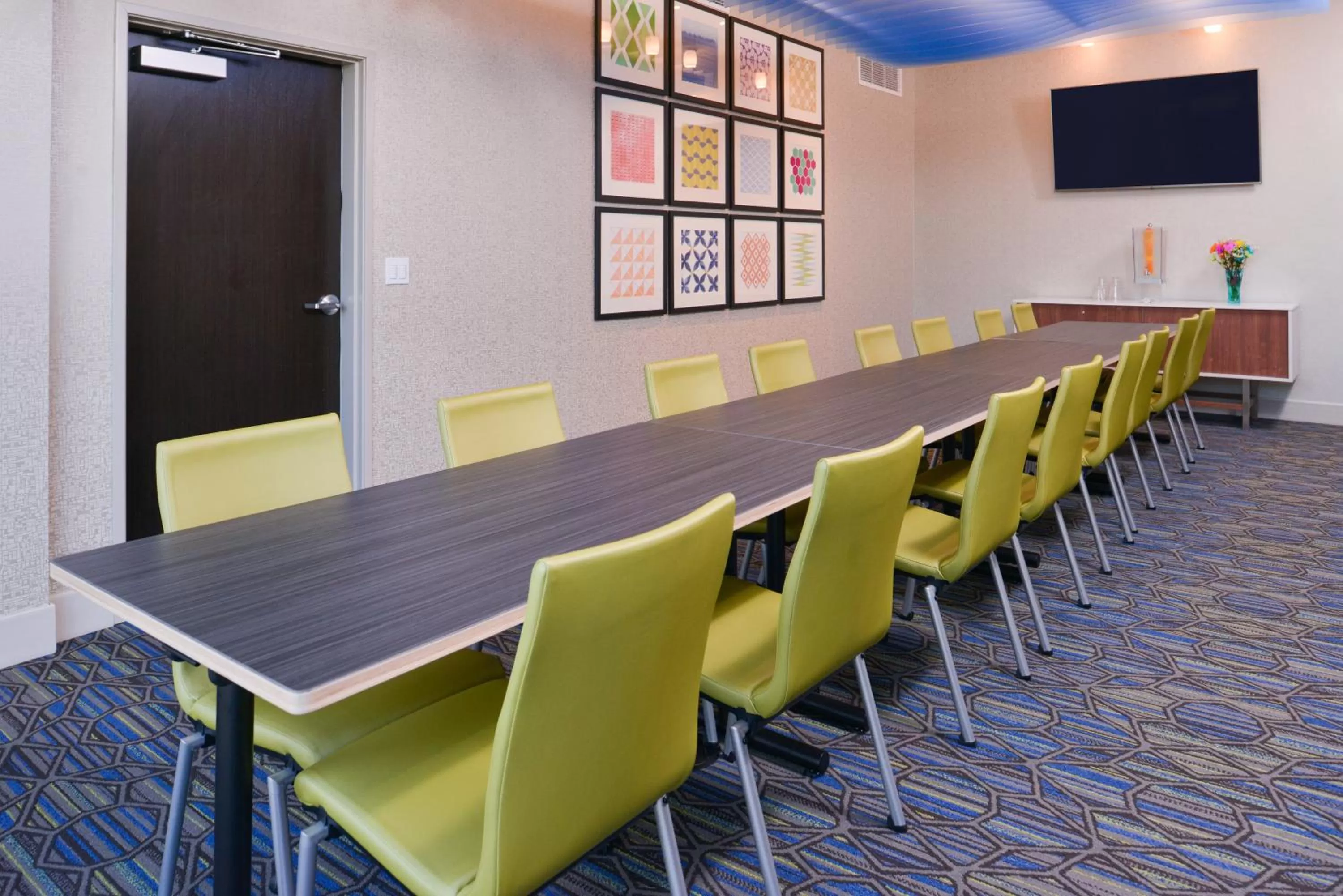Meeting/conference room in Holiday Inn Express & Suites - Olathe West by IHG