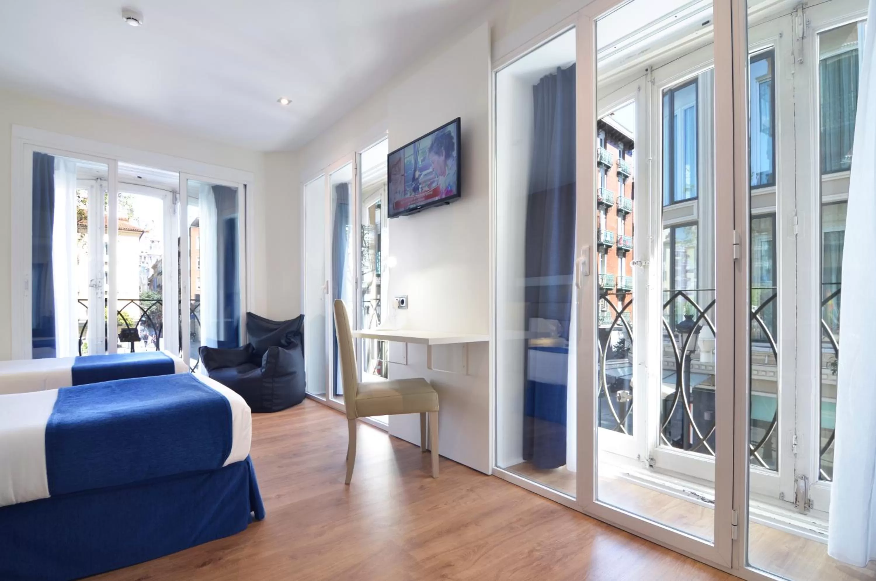 Photo of the whole room, Bed in Hotel Miau