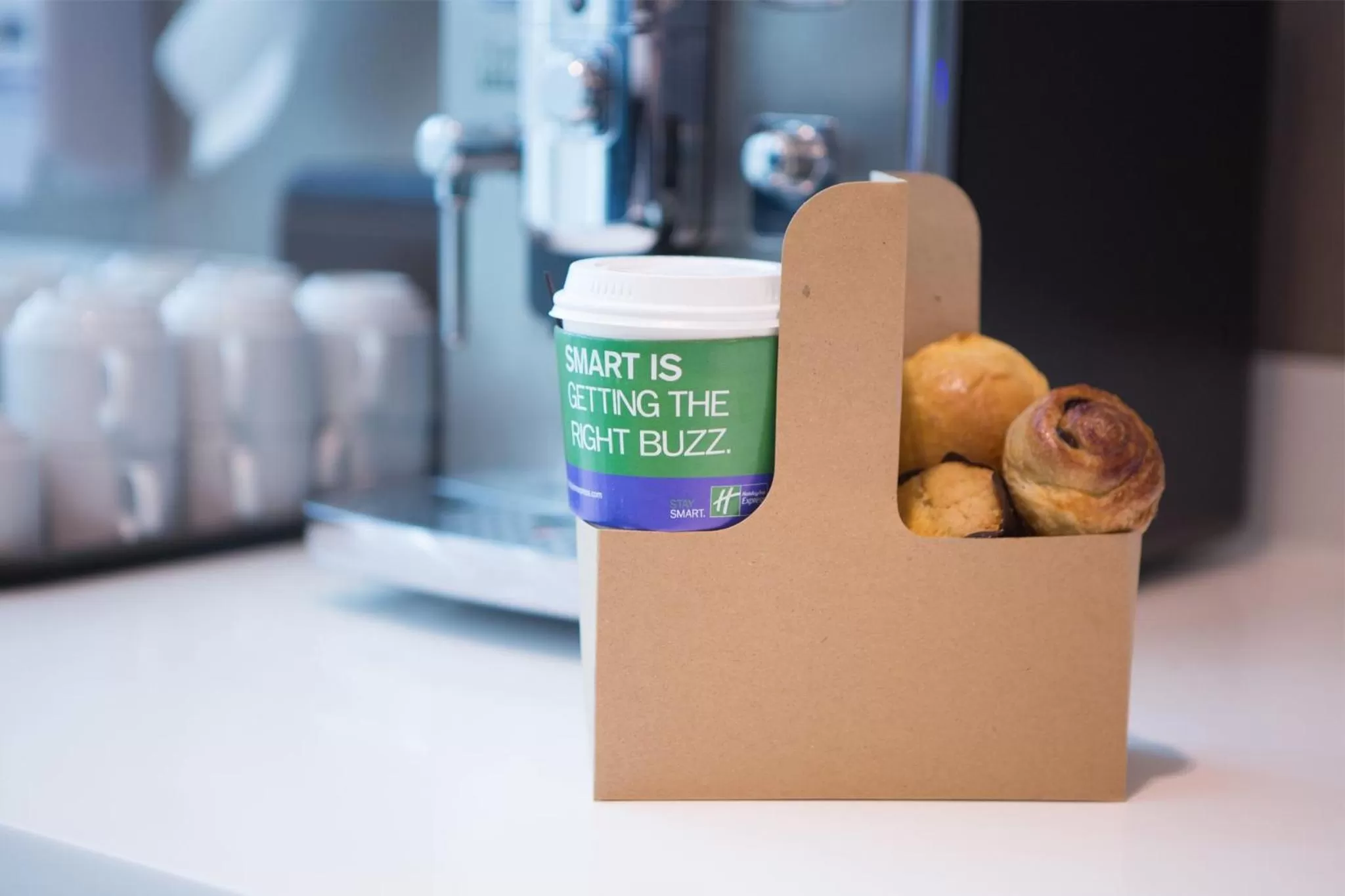 Restaurant/places to eat in Holiday Inn Express Jakarta International Expo by IHG