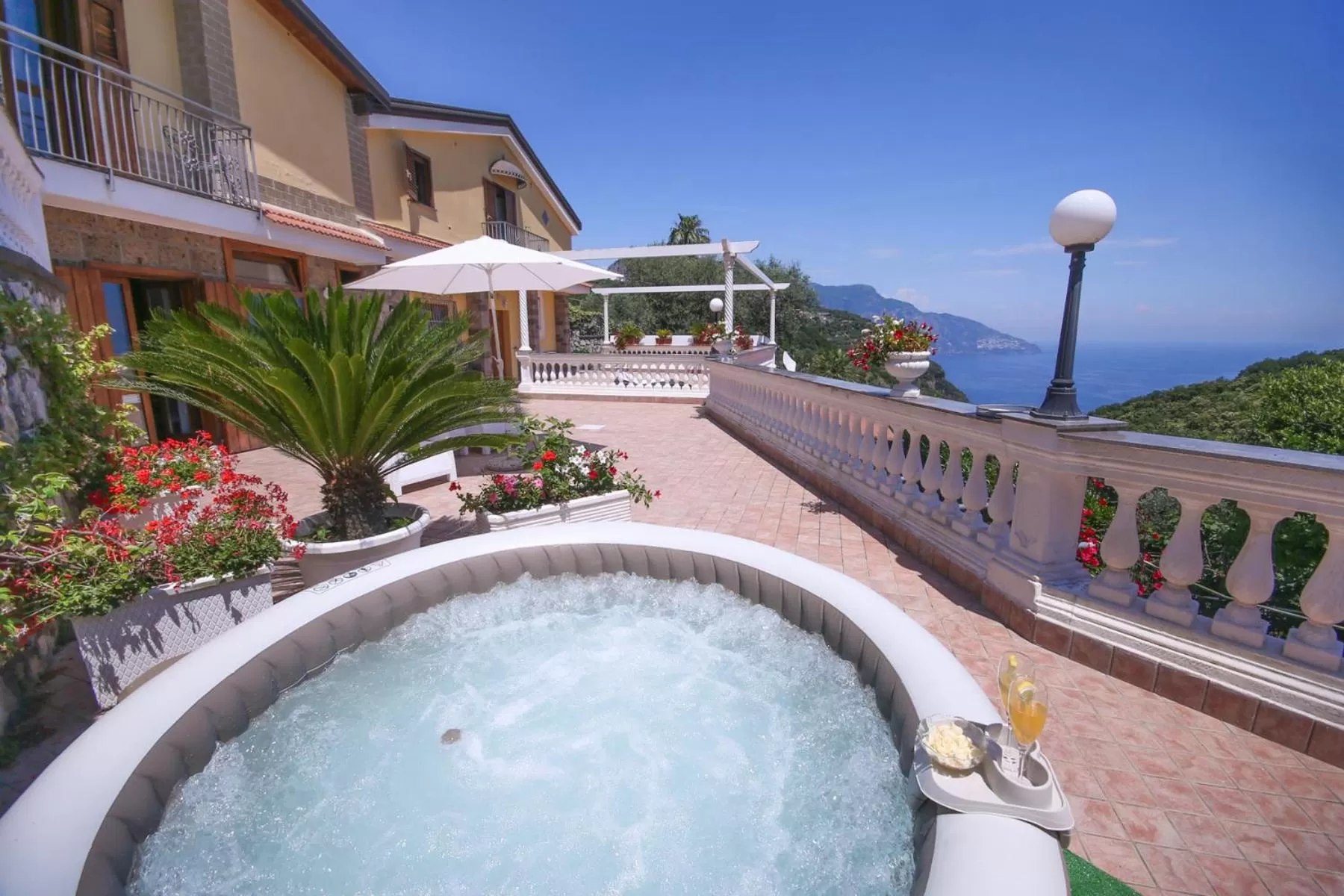 Pool view in Villa Costanza sorrento B&b