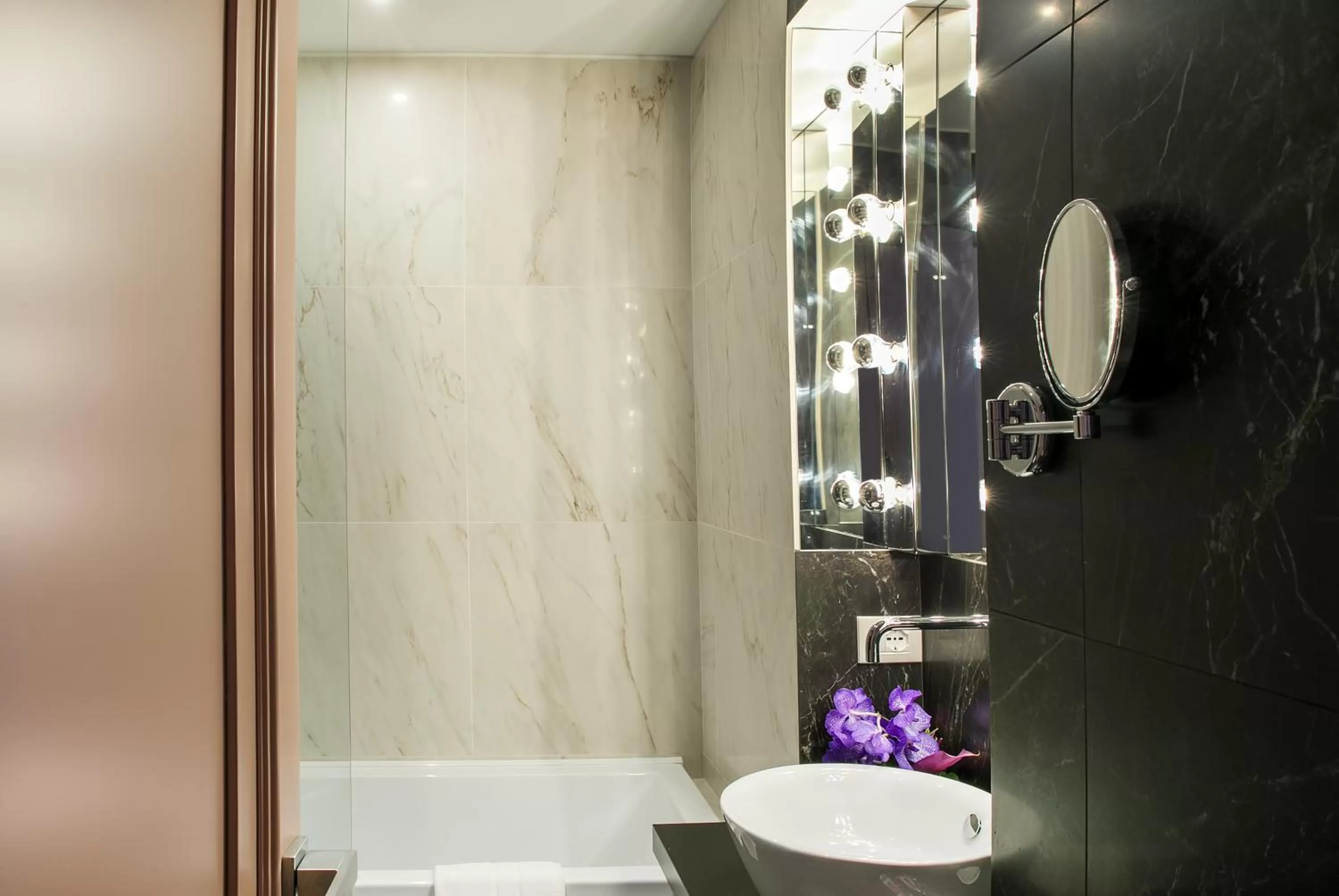 Bathroom in Boutique Centrale Palace Hotel