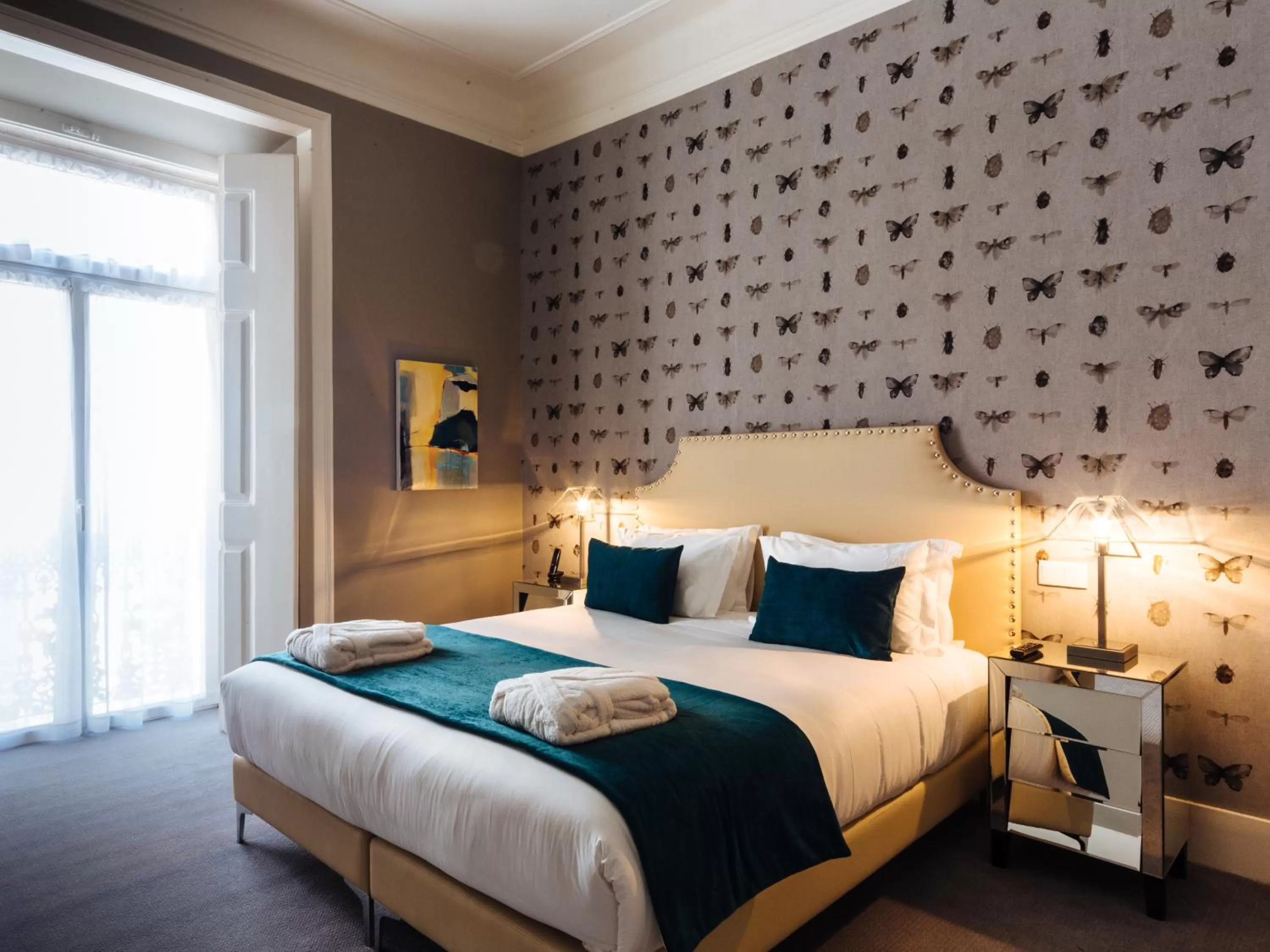 Photo of the whole room, Bed in Dear Lisbon - Gallery House