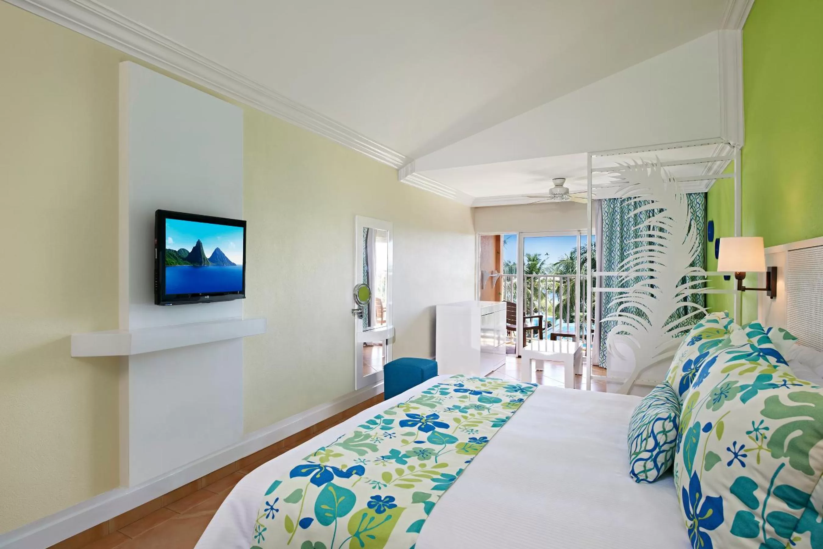 Bedroom, Bed in Coconut Bay Beach Resort & Spa All Inclusive