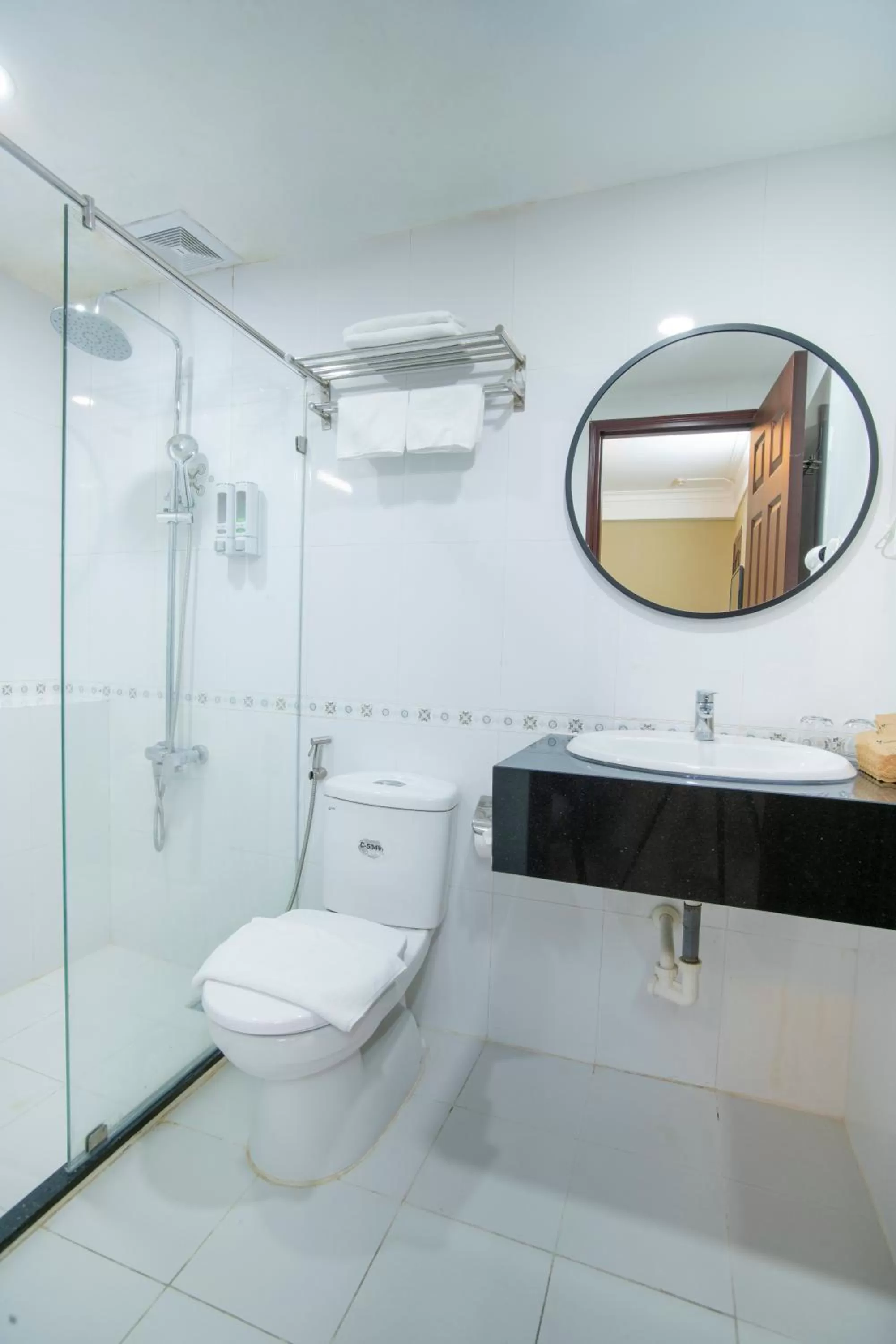 Shower in SAZI BEN THANH Hotel HCM