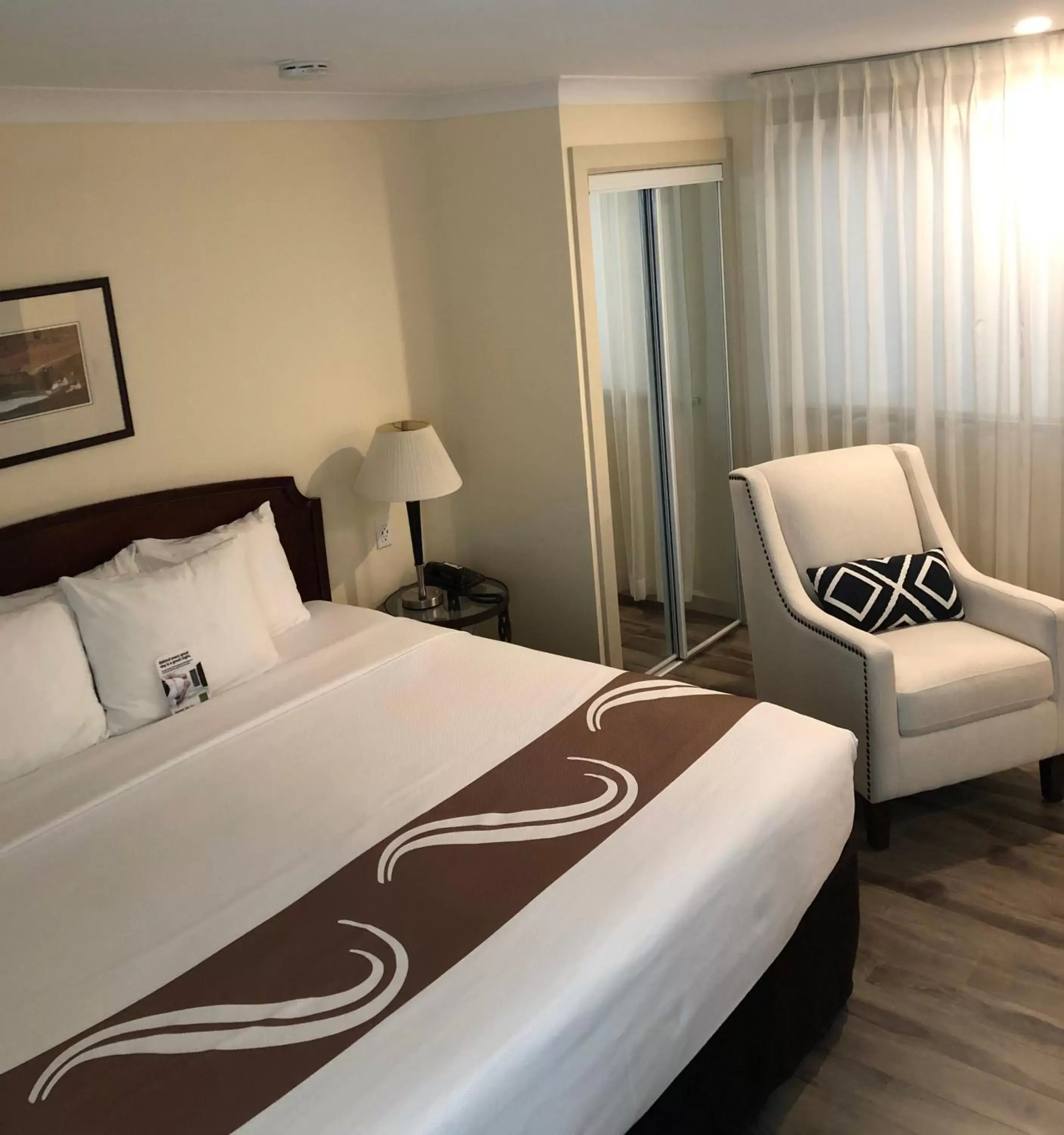 Business King Room - Non-Smoking in Quality Inn & Suites Garden of the Gulf Business King Room - Non-Smoking in Quality Inn & Suites Garden of the Gulf